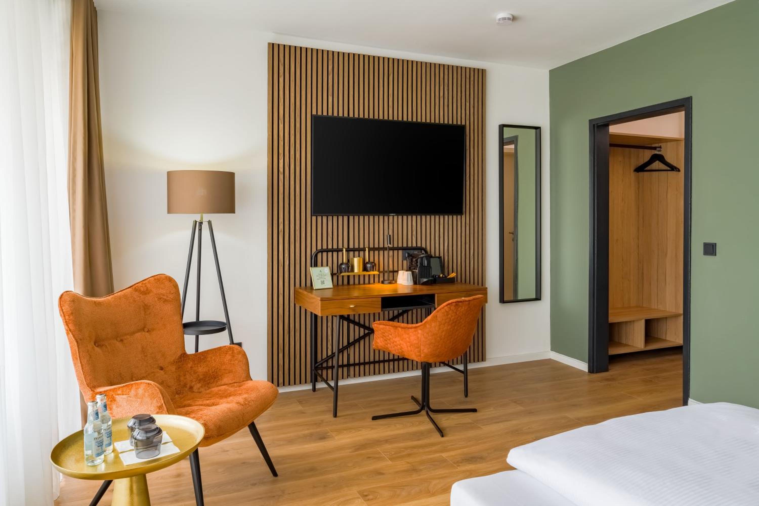 Business King Room - Photo 18