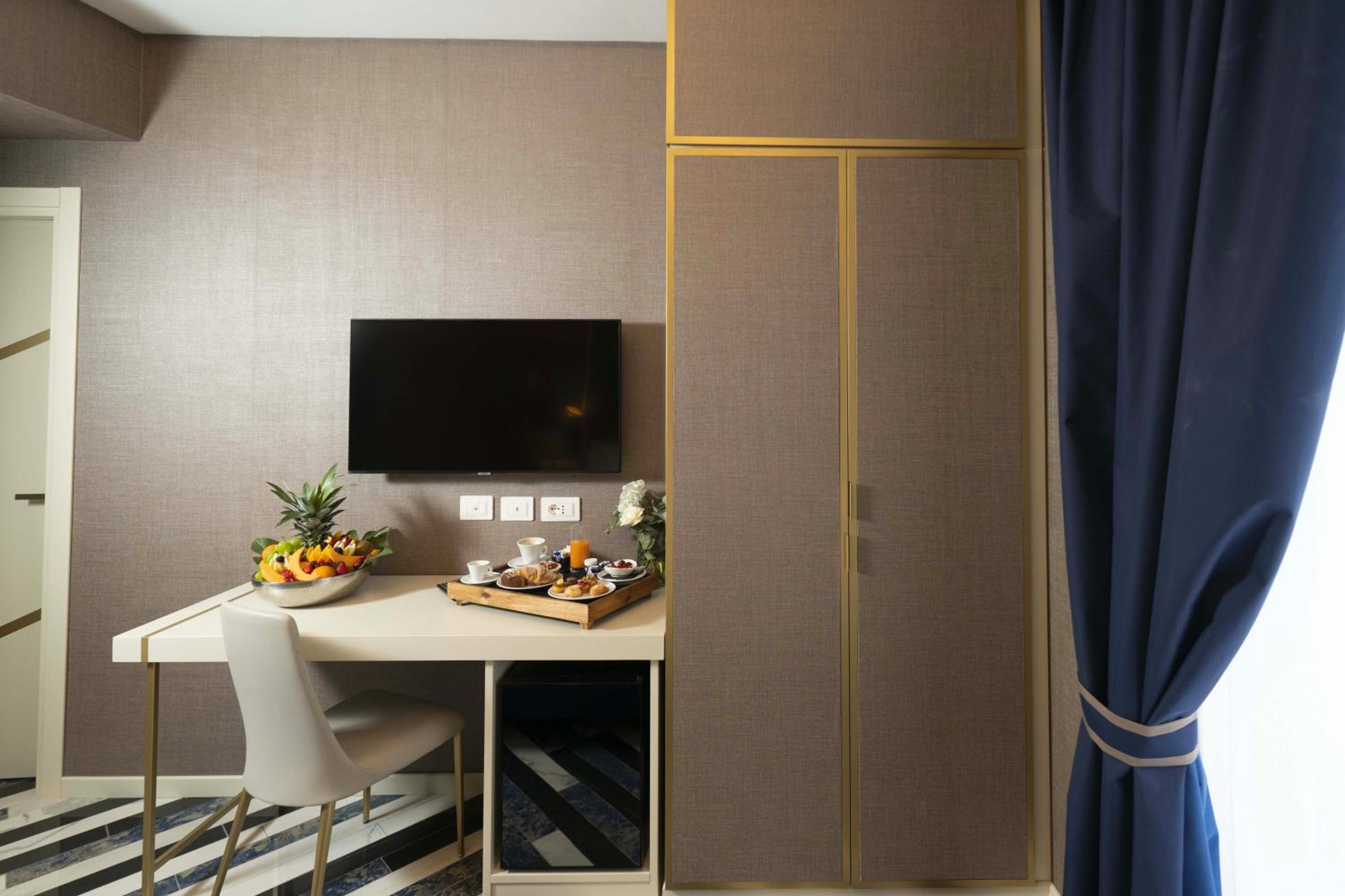 Superior Double Room with Sea View - Photo 2
