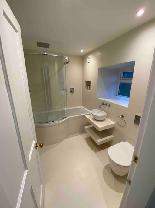 Three-Bedroom House photo 3