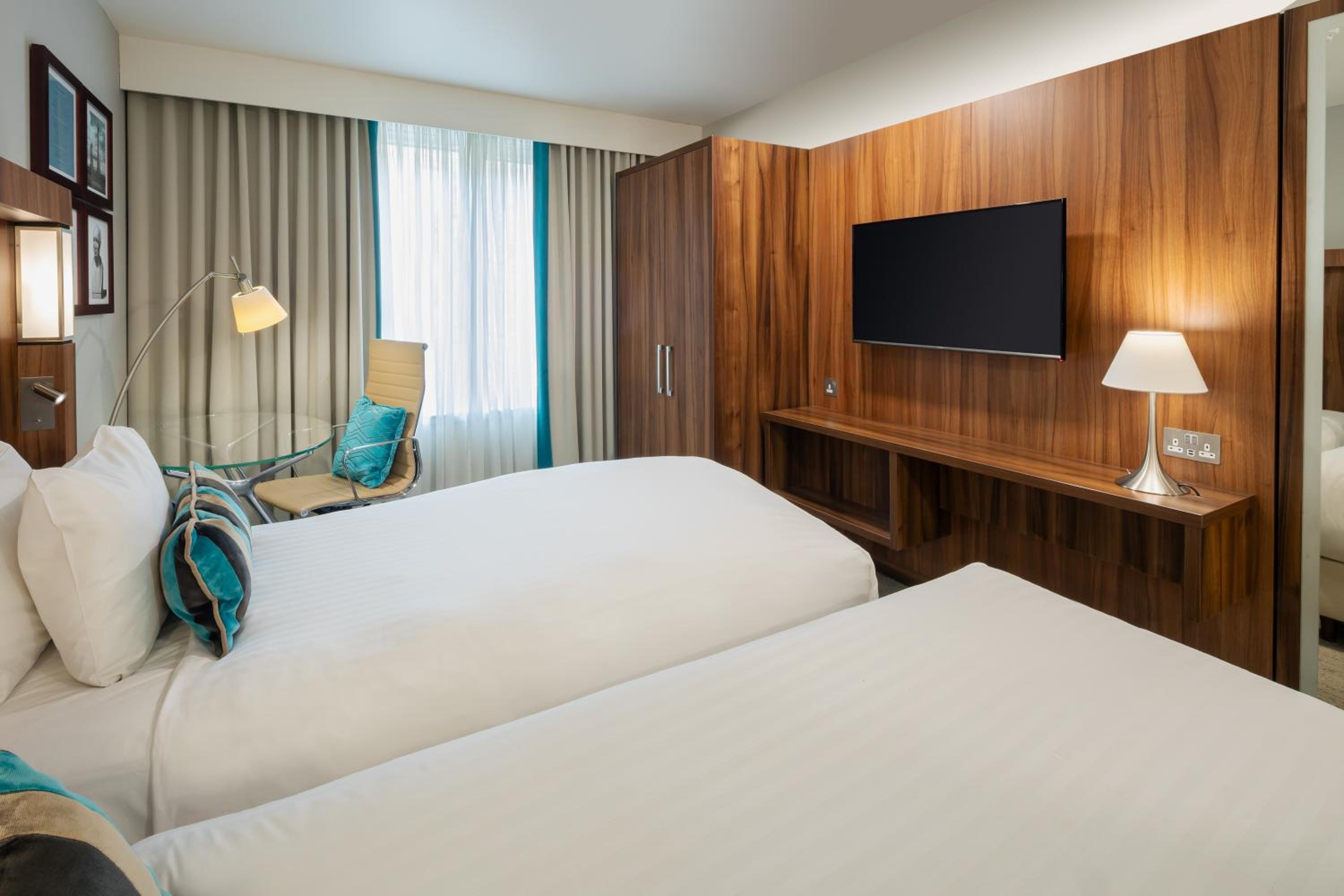 Premium Twin room, Guest room,  Twin/Single Bed(s) photo 3