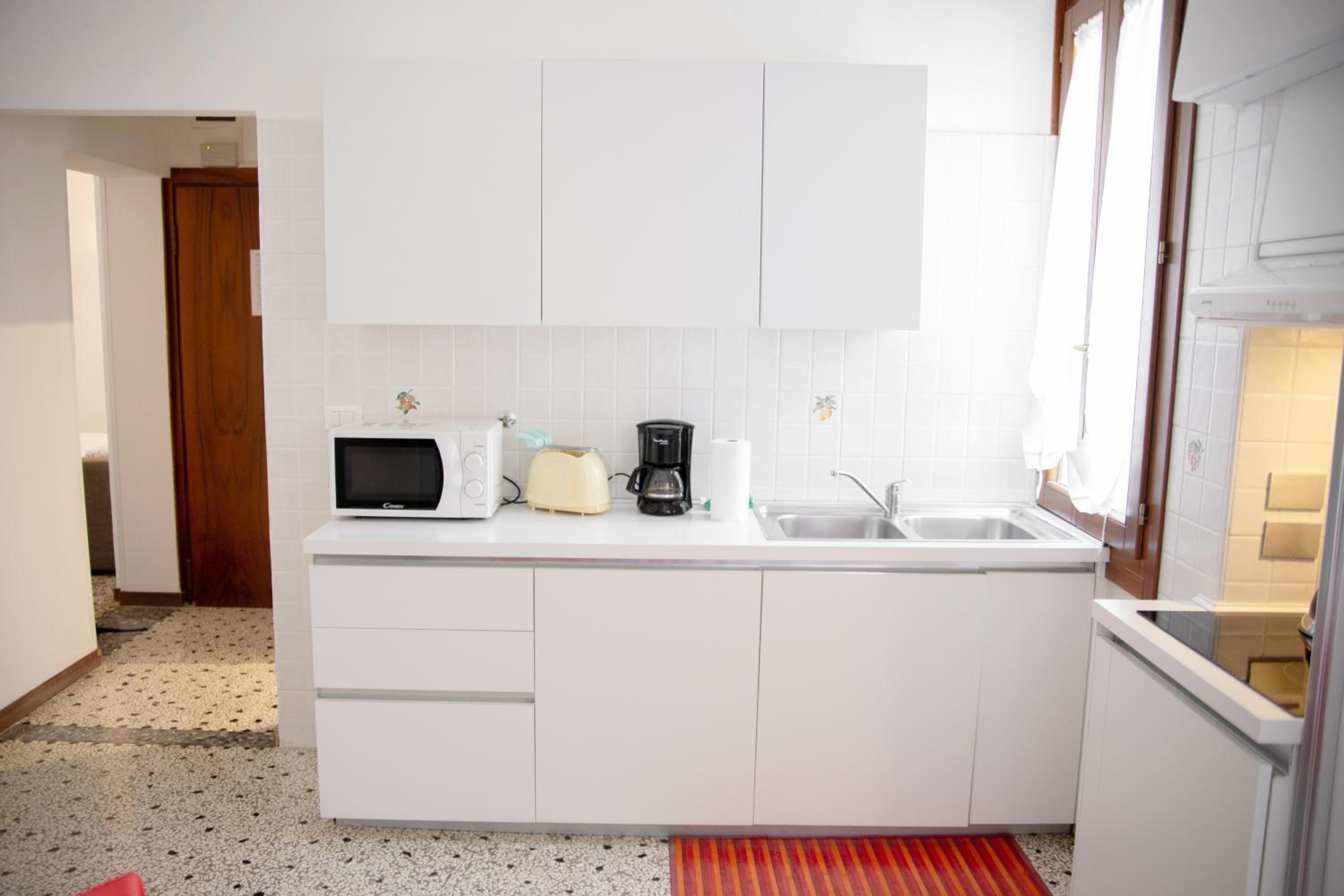 Apartment photo 2