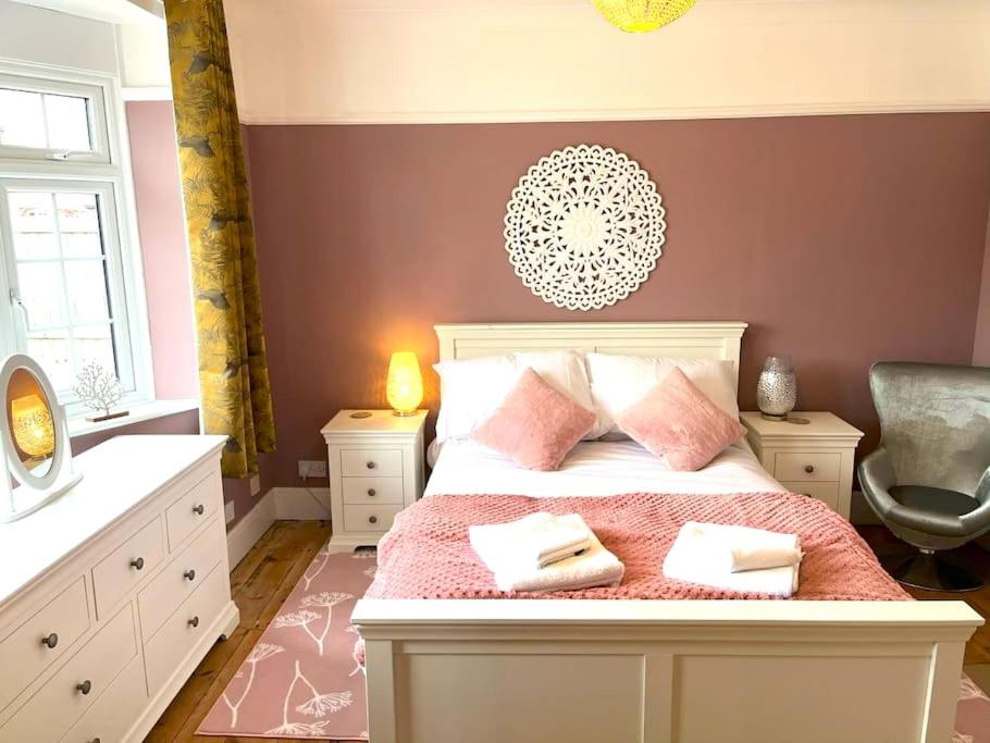 Three-Bedroom House photo 2