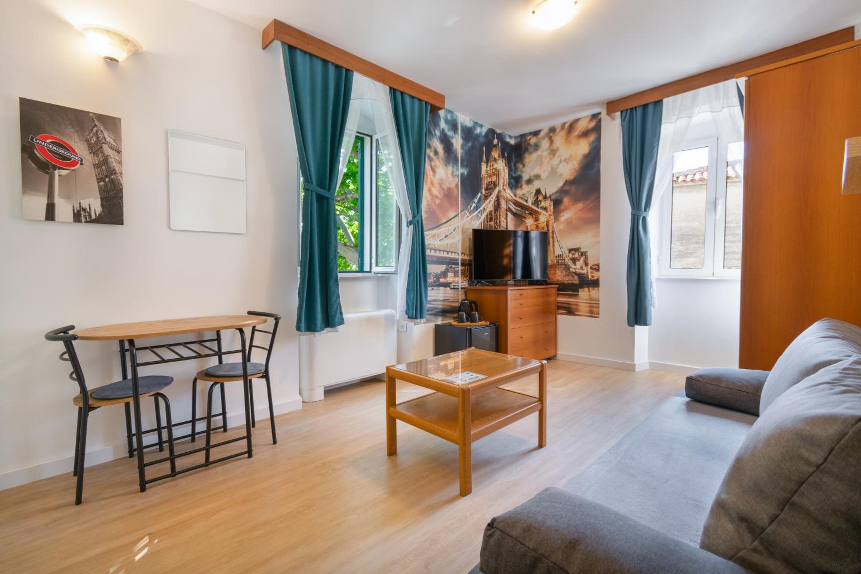 One-Bedroom Suite photo 1