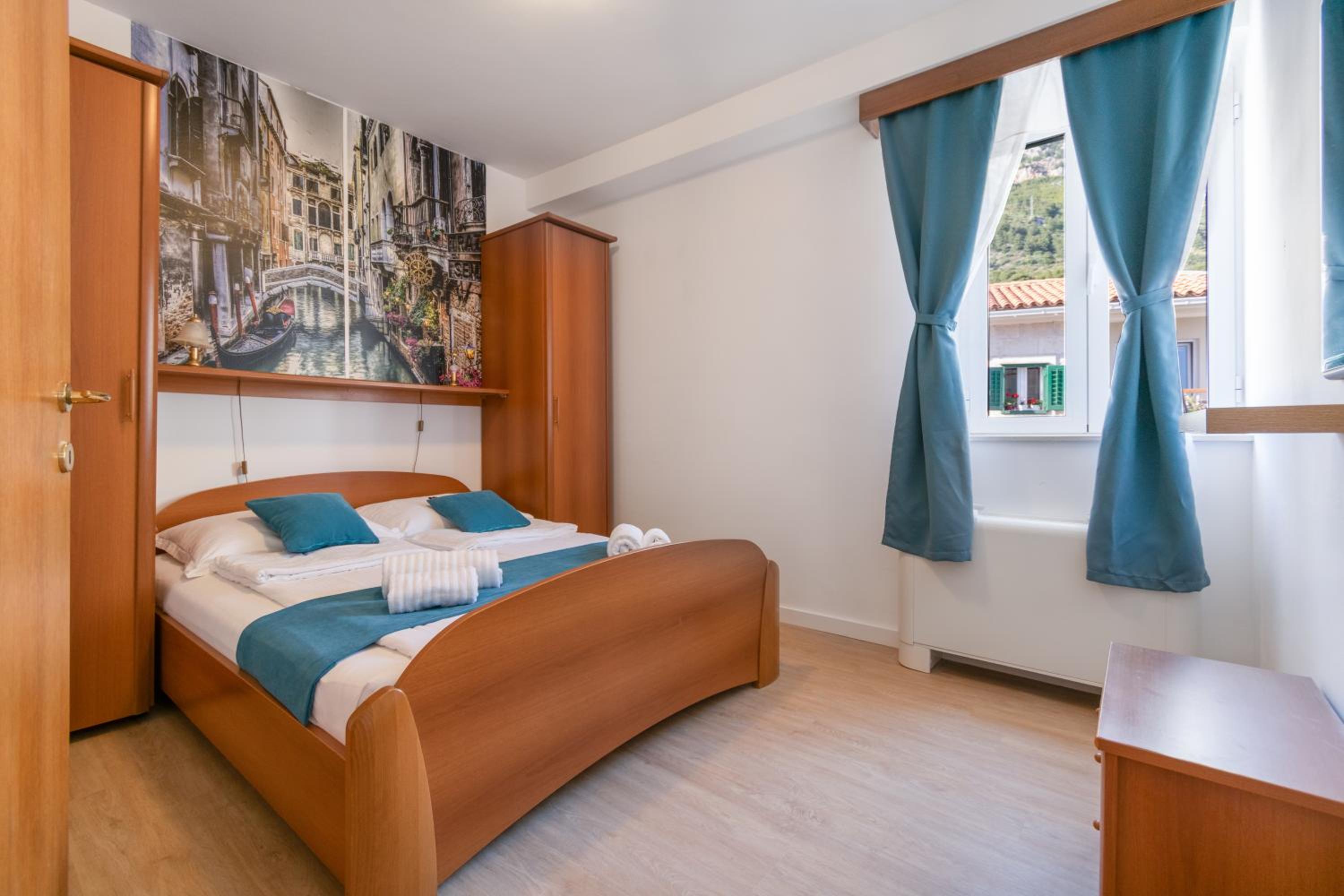 One-Bedroom Suite with Balcony photo 2