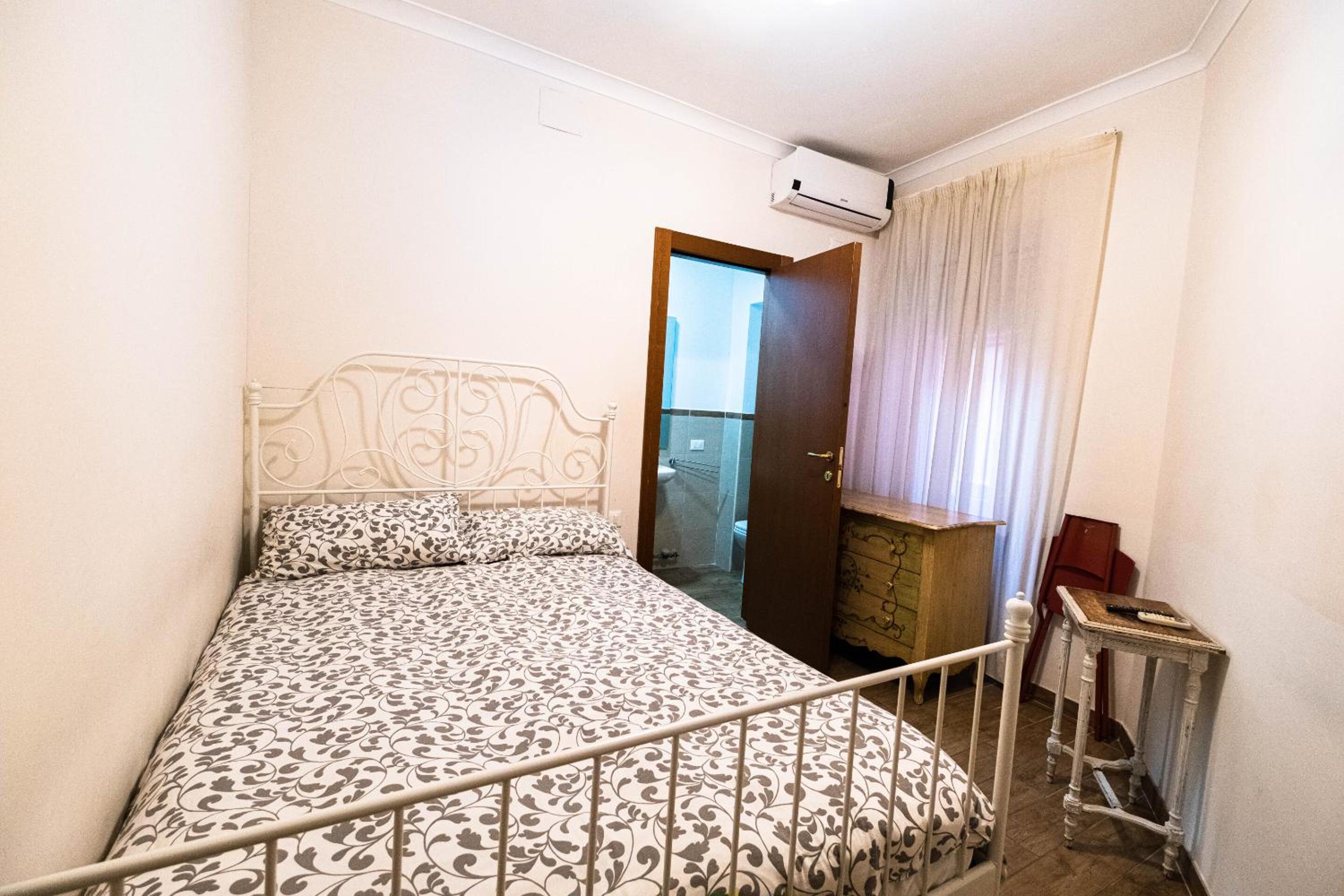 Economy Double Room photo 1