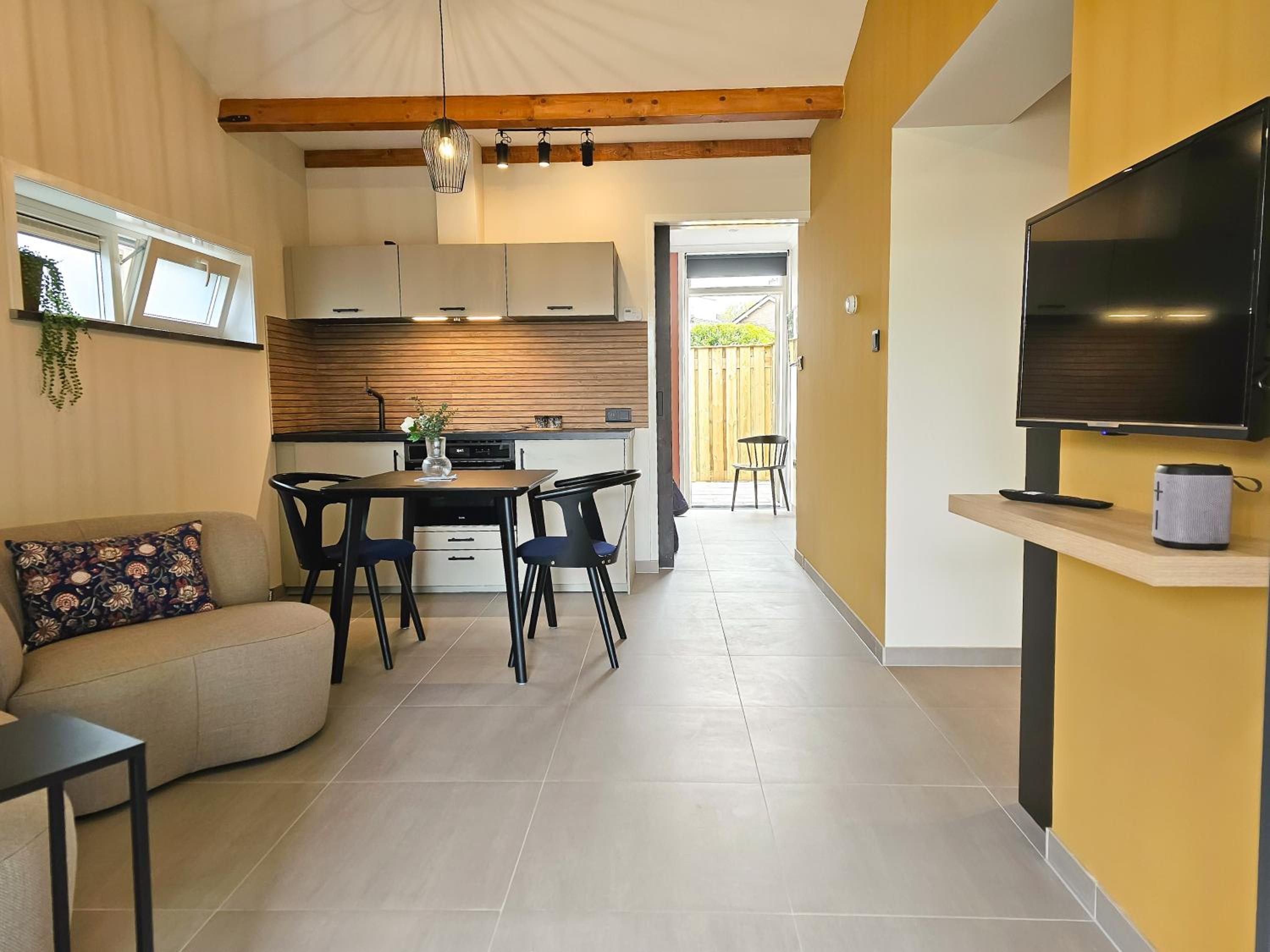 One-Bedroom House photo 1