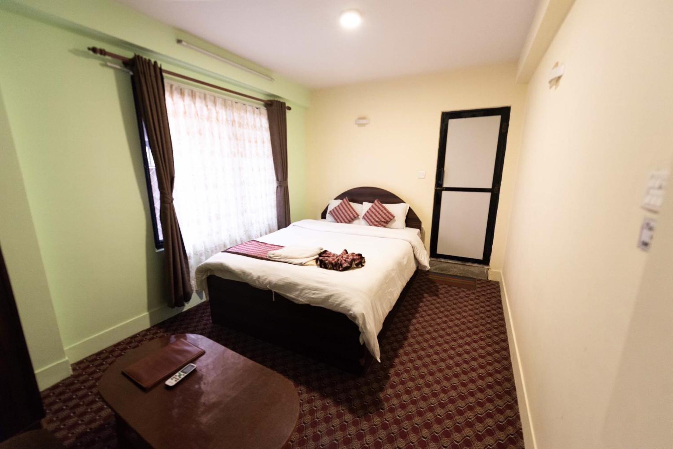 Deluxe Room - Photo 3