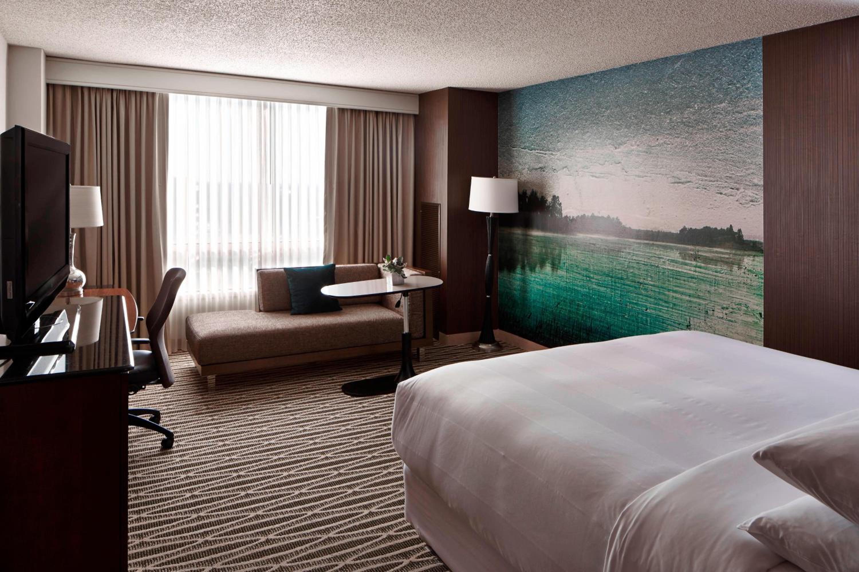Deluxe King Room Upper Floor with M Club Access - Photo 1