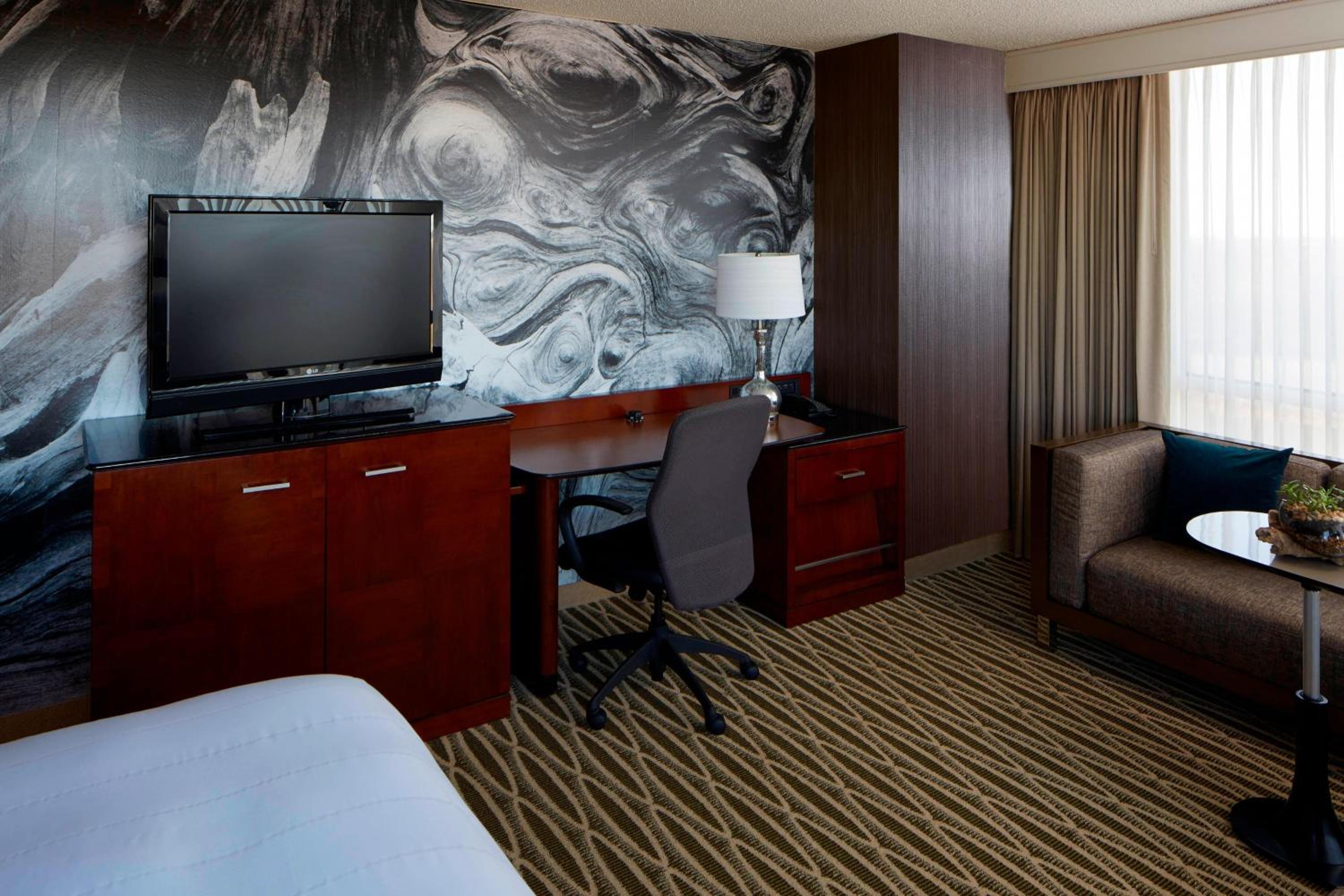 Executive King Room, M Club lounge access, Larger Guest room - Photo 2