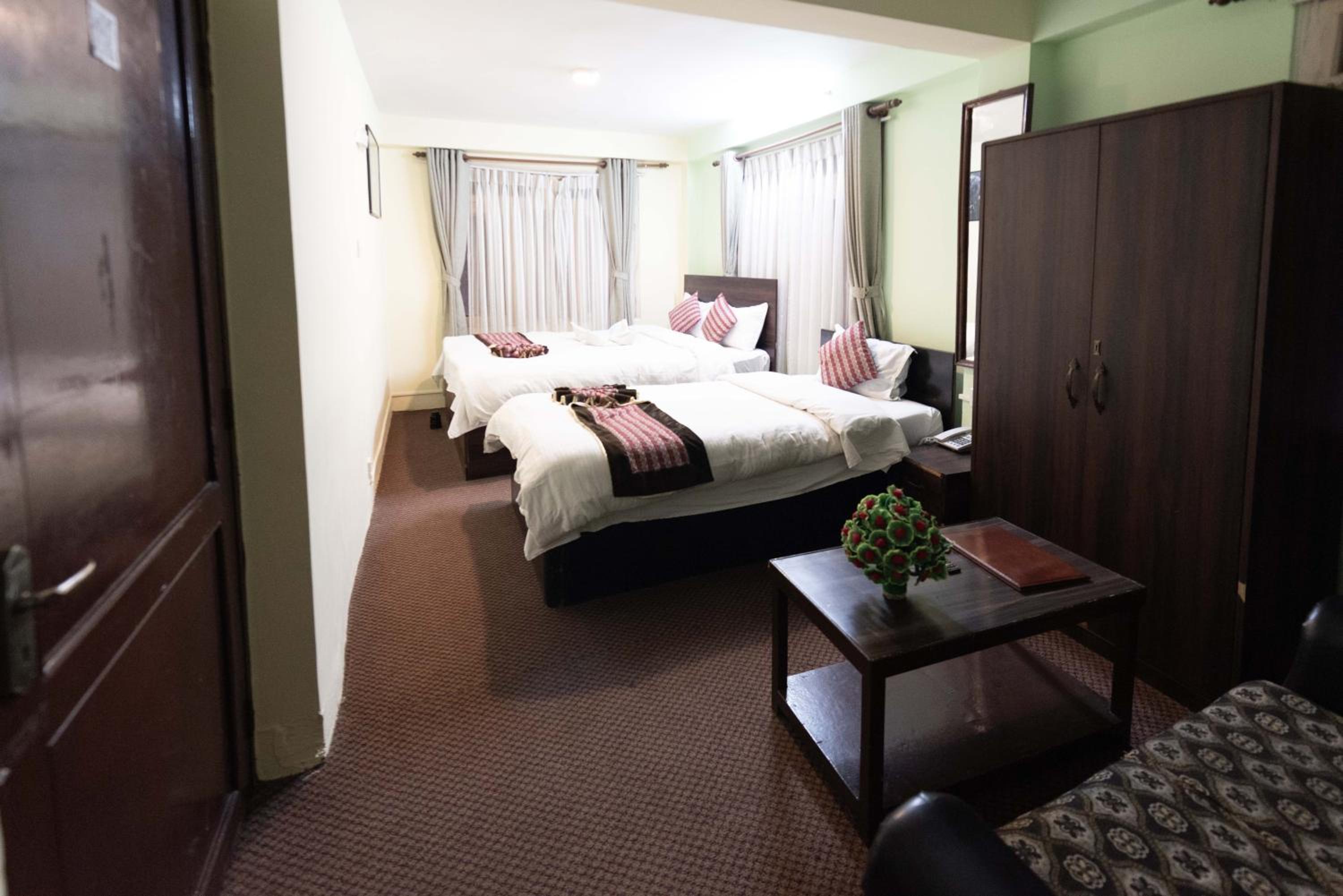 Deluxe Family Room - Photo 8