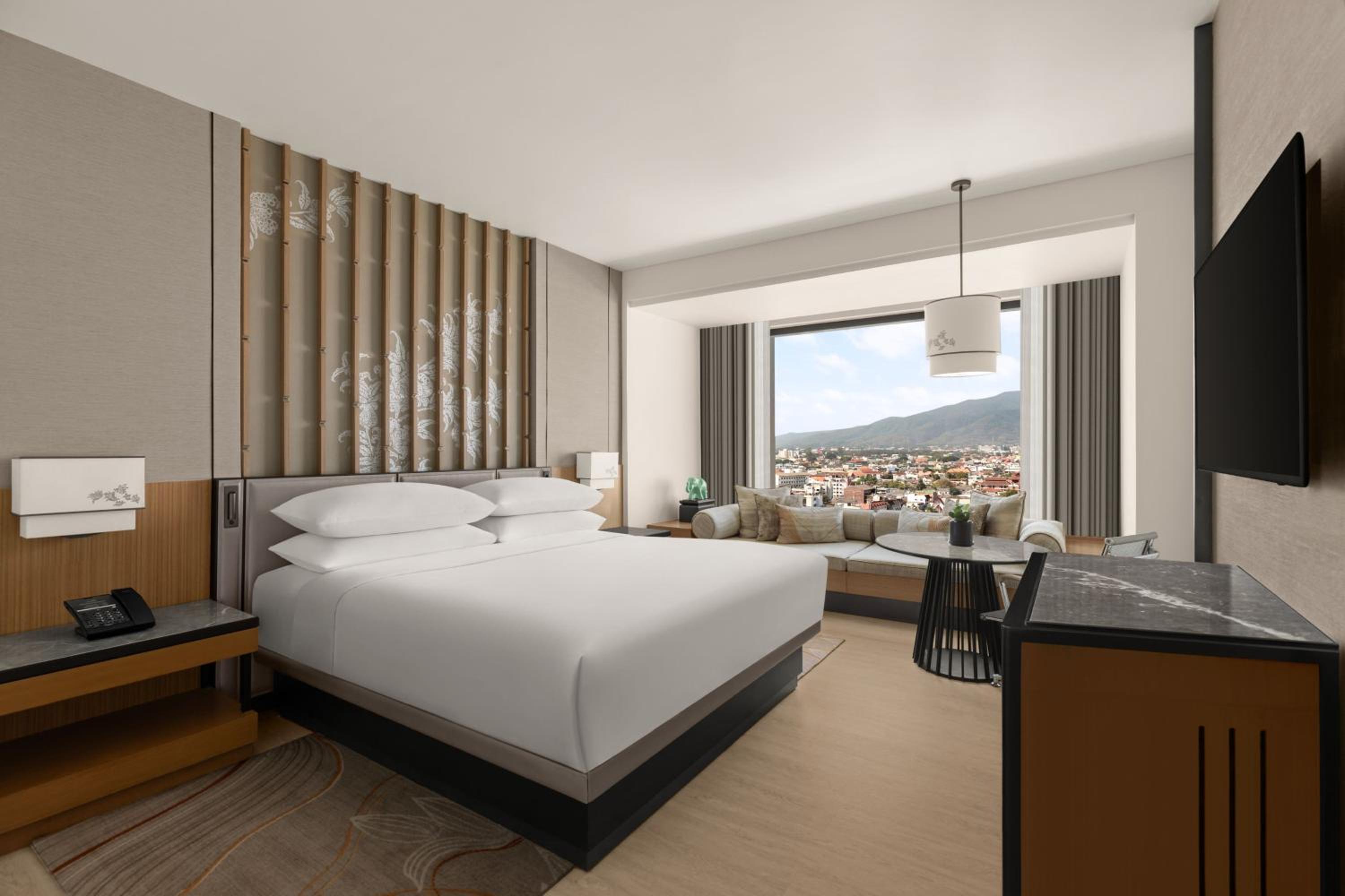 Club Room - King Bed - High Floor - Club Lounge Access - Photo 1