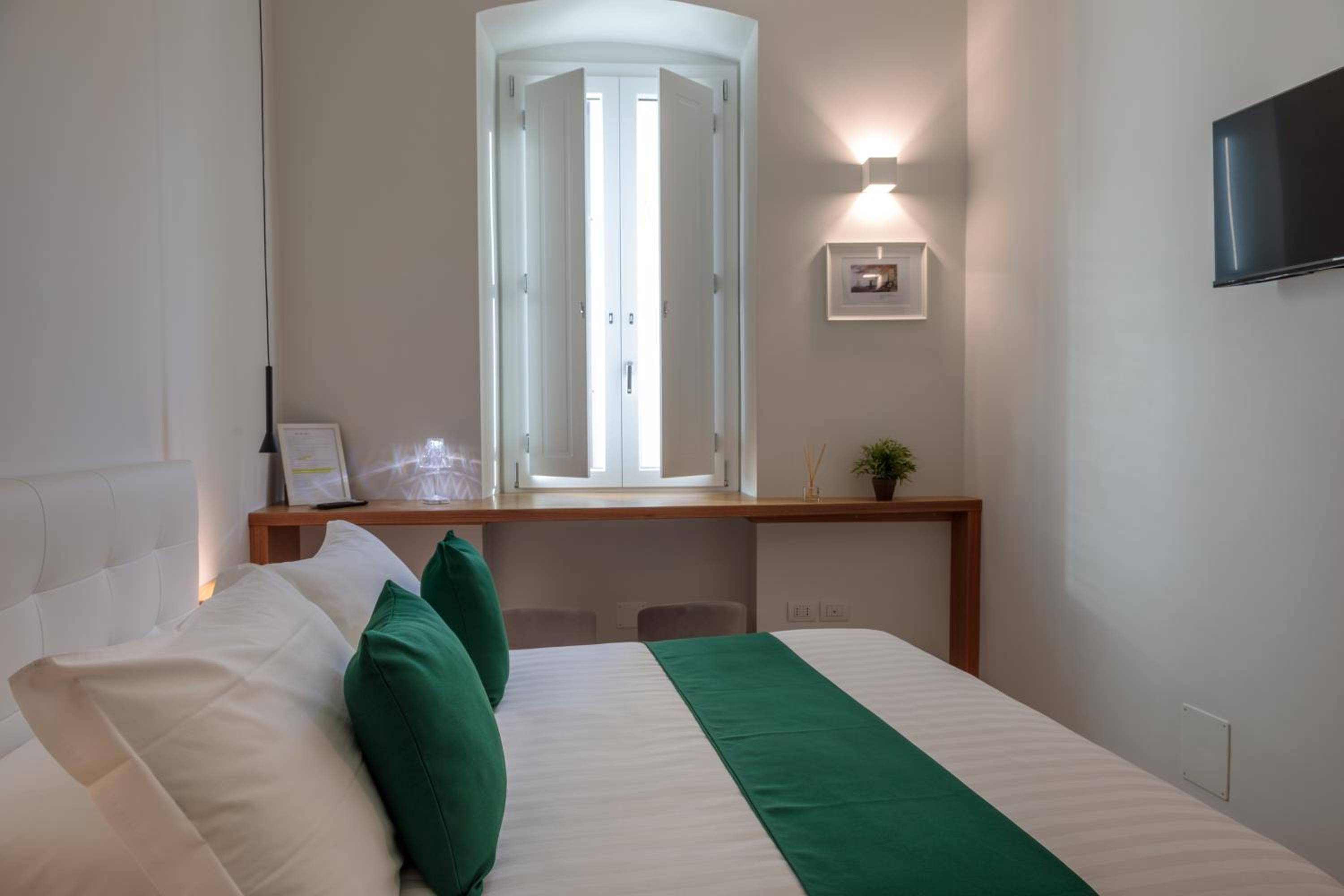 Double Room with Private Bathroom - Photo 4