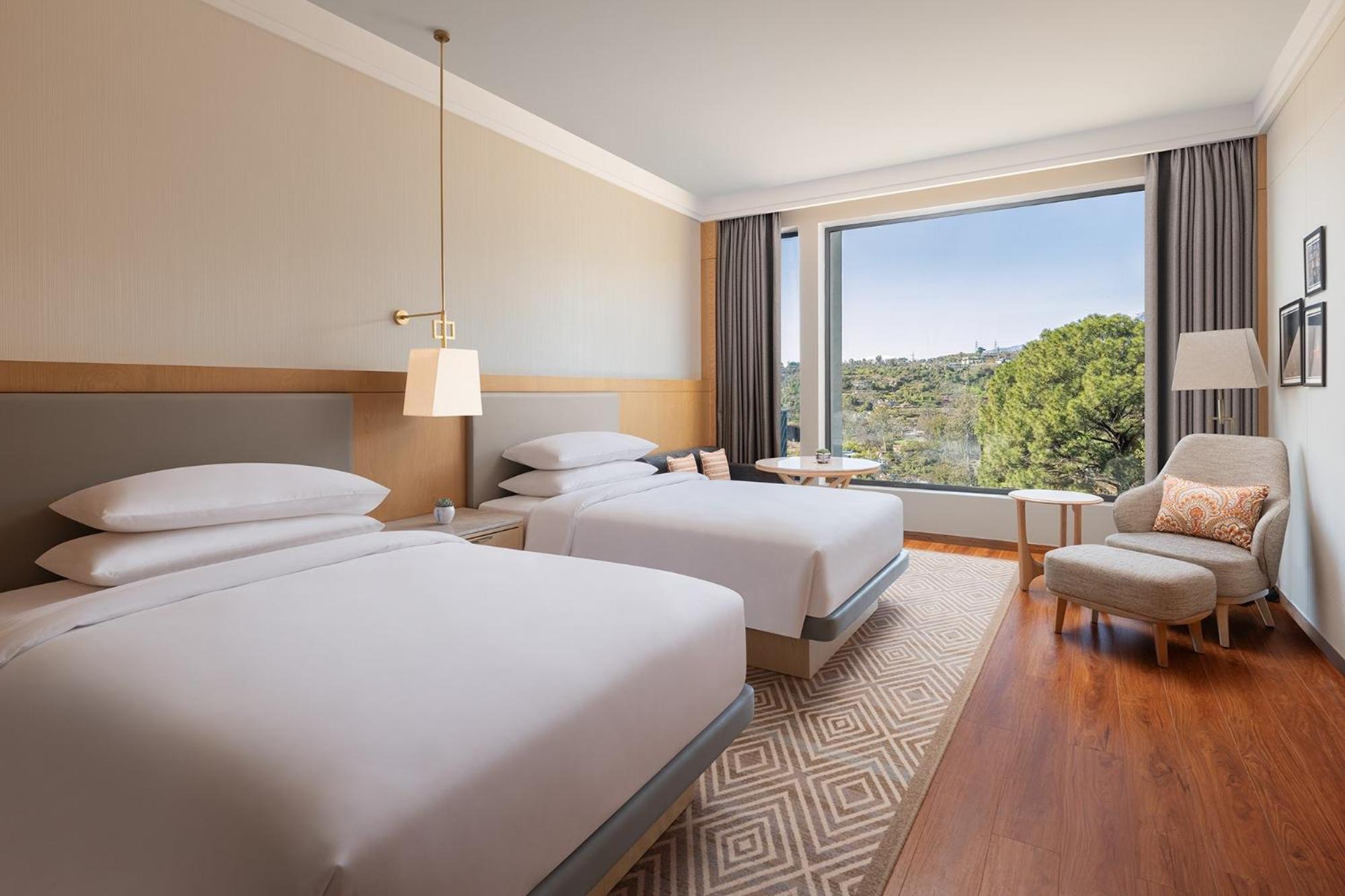 Deluxe, Deluxe Guest room, 2 Twins, Shrine view - Photo 1