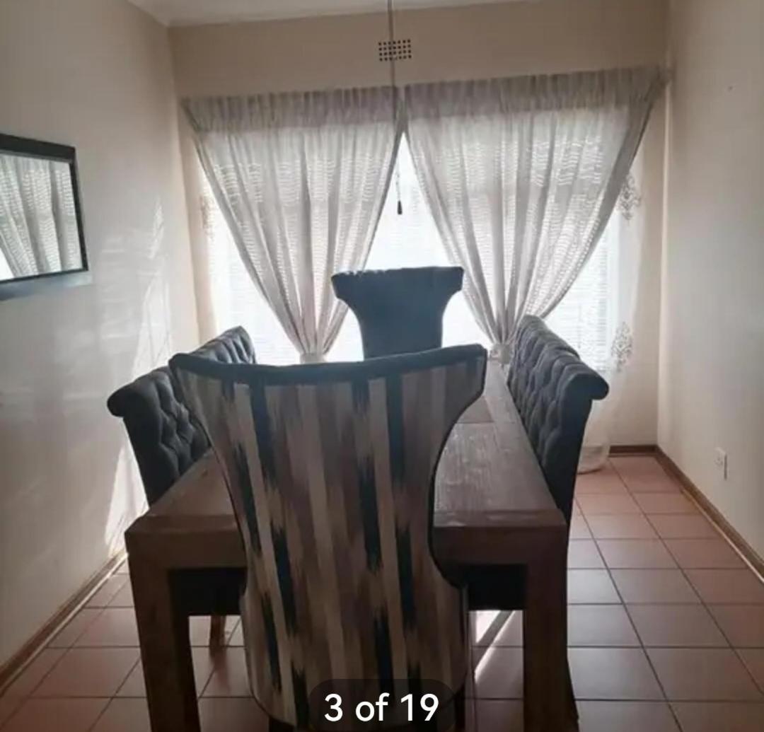 Four-Bedroom House photo 3