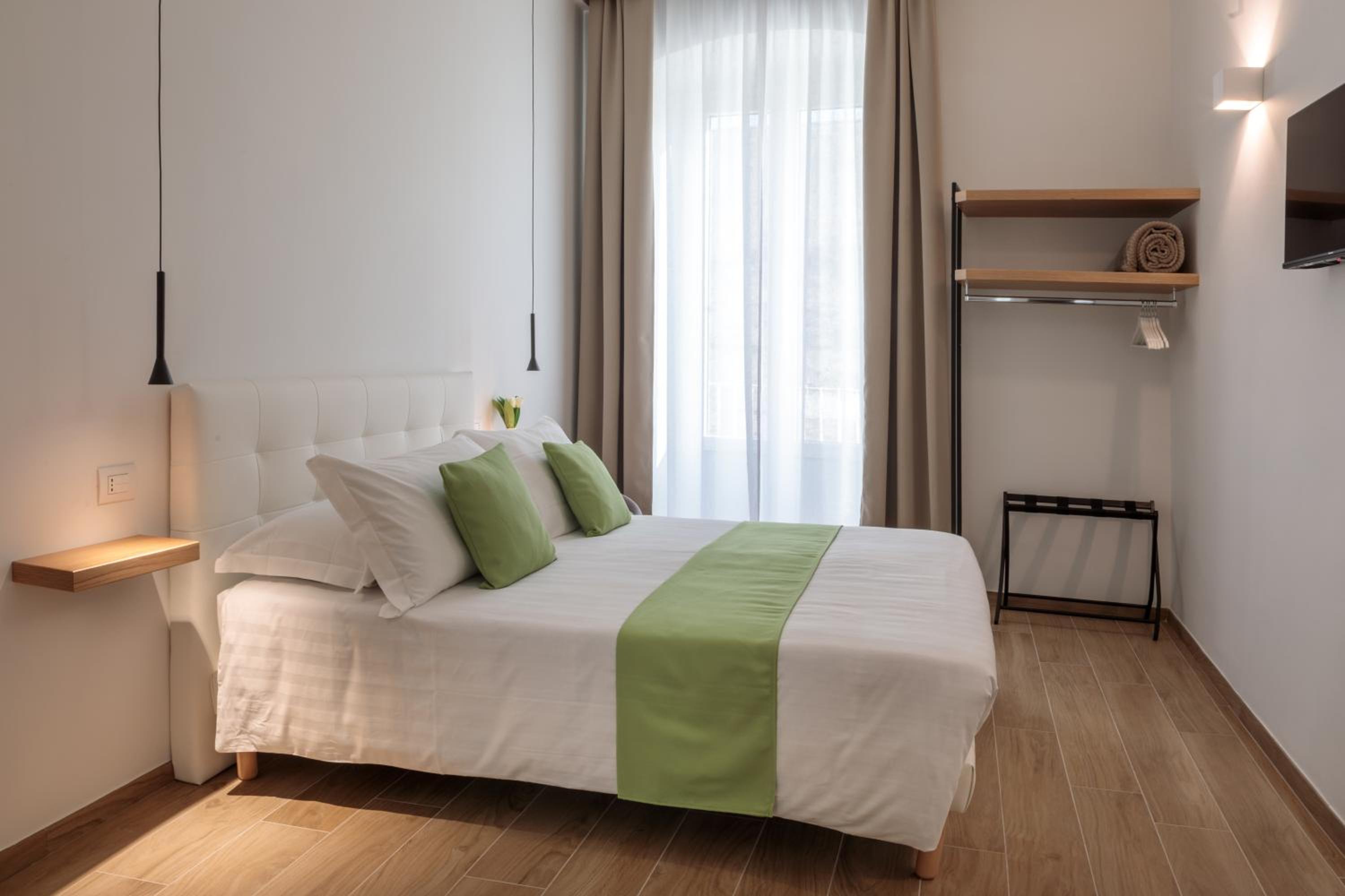 Double Room with Balcony - Photo 2