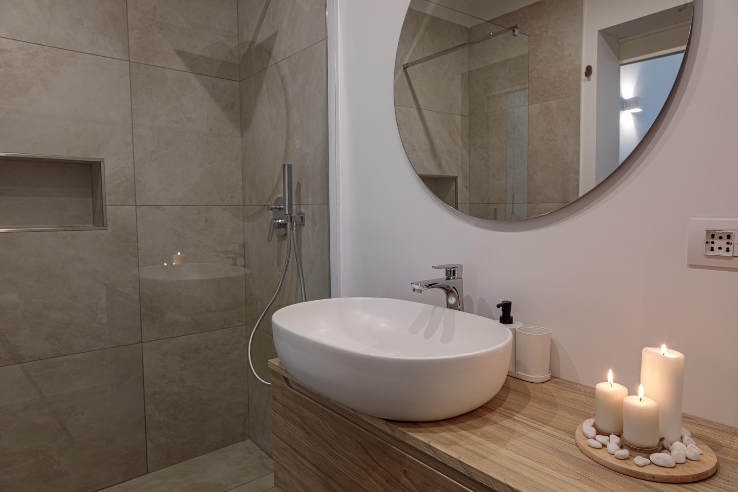 Double Room with Balcony - Photo 3