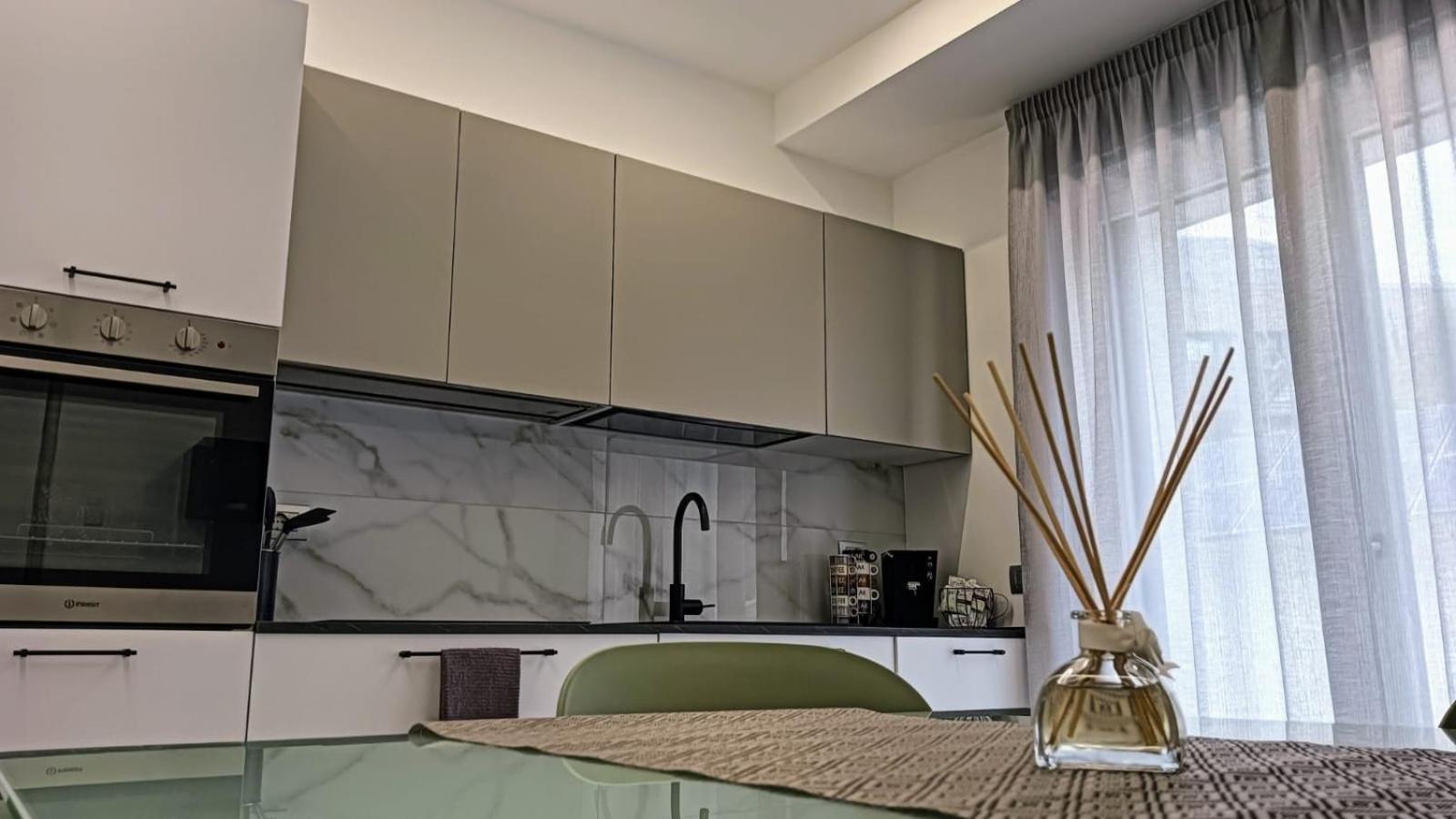 Apartment with Balcony photo 2