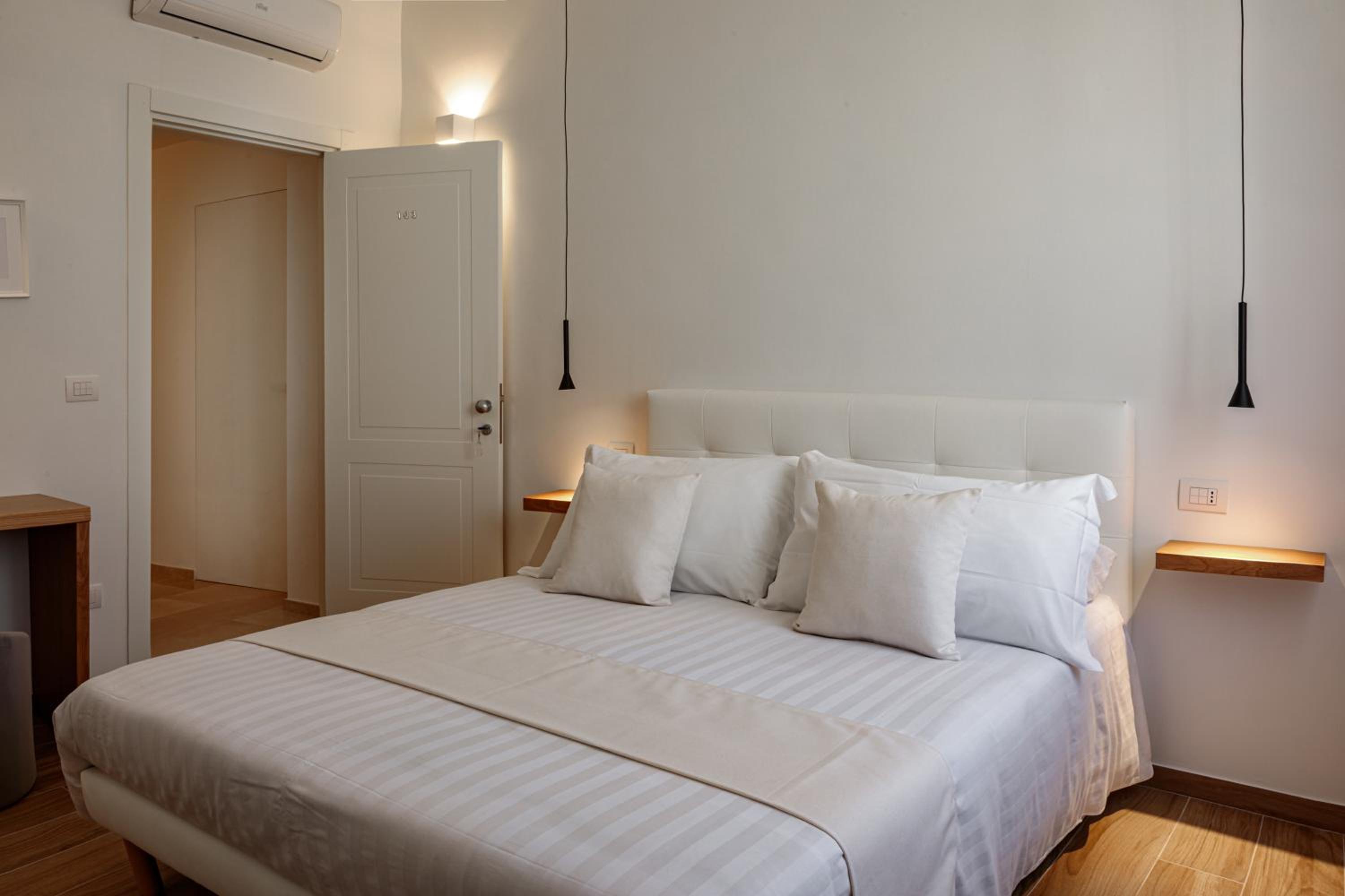 Standard Double Room photo 3