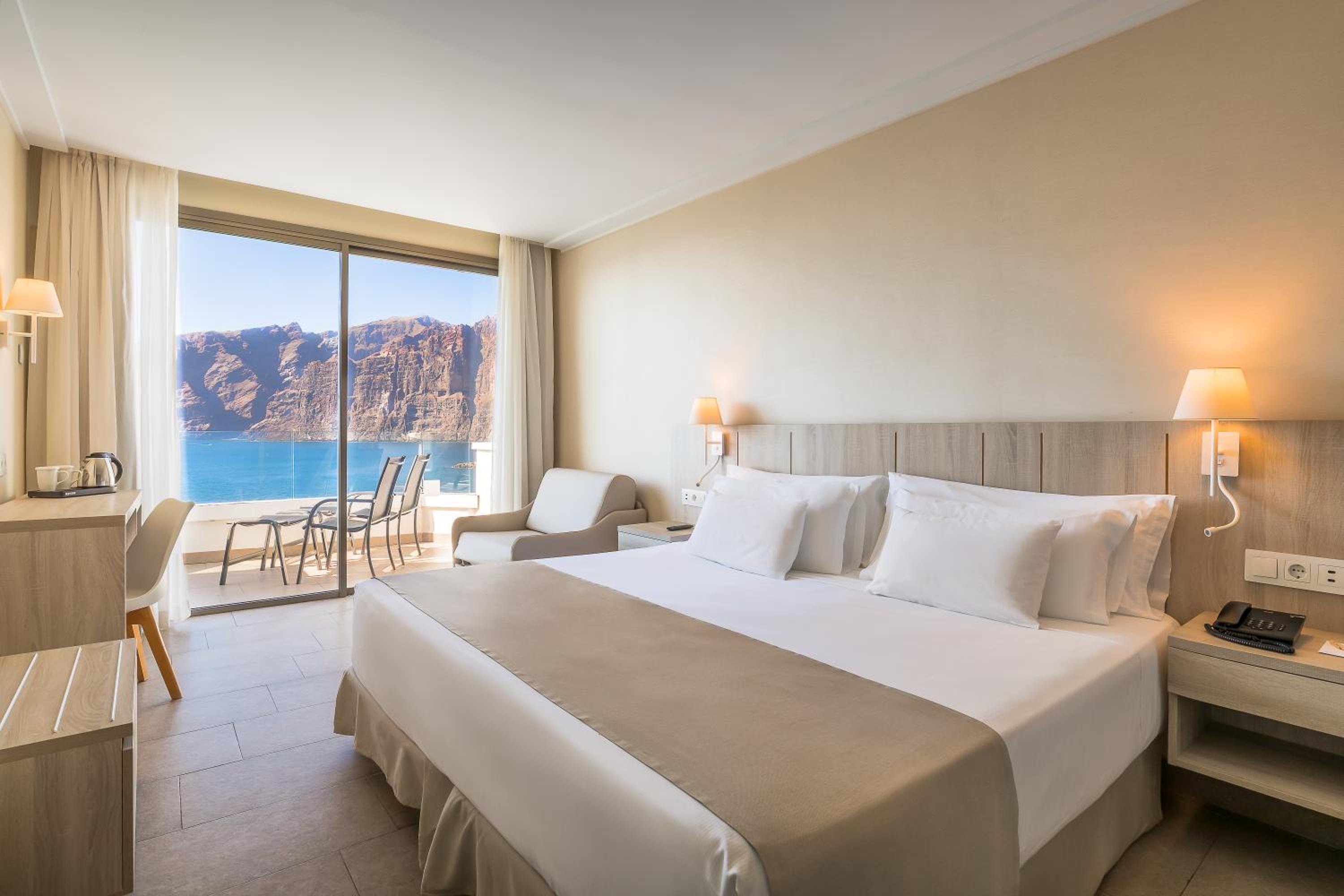 Deluxe Double Room with Sea View(1 Adult)