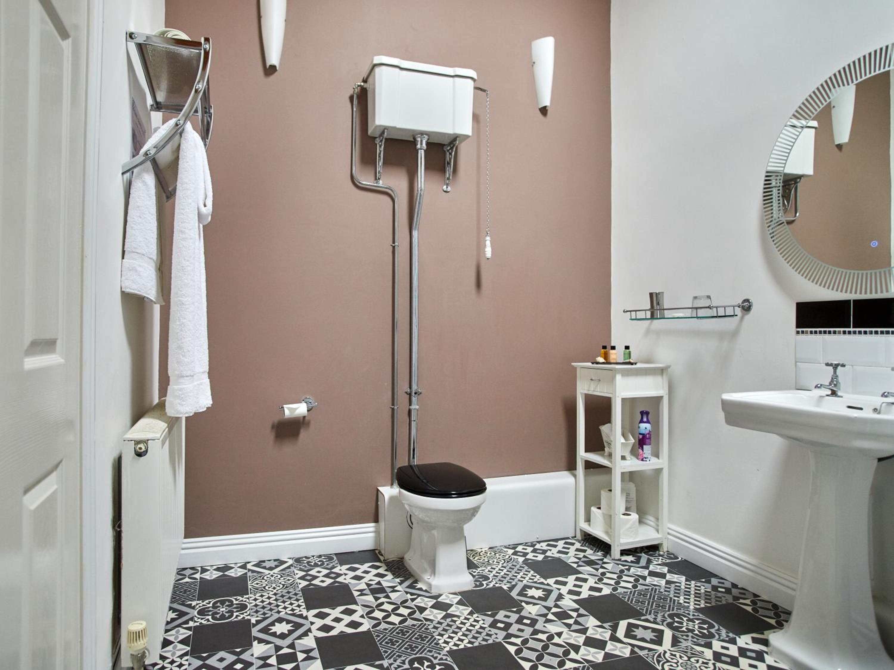 Superior King Room - Photo 8