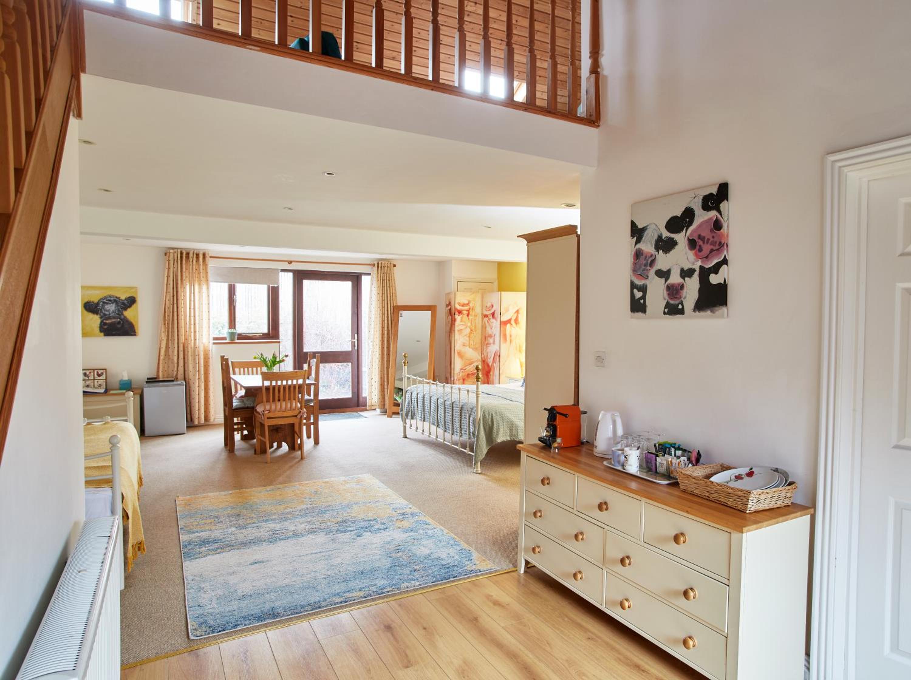 Superior King Room - Photo 9