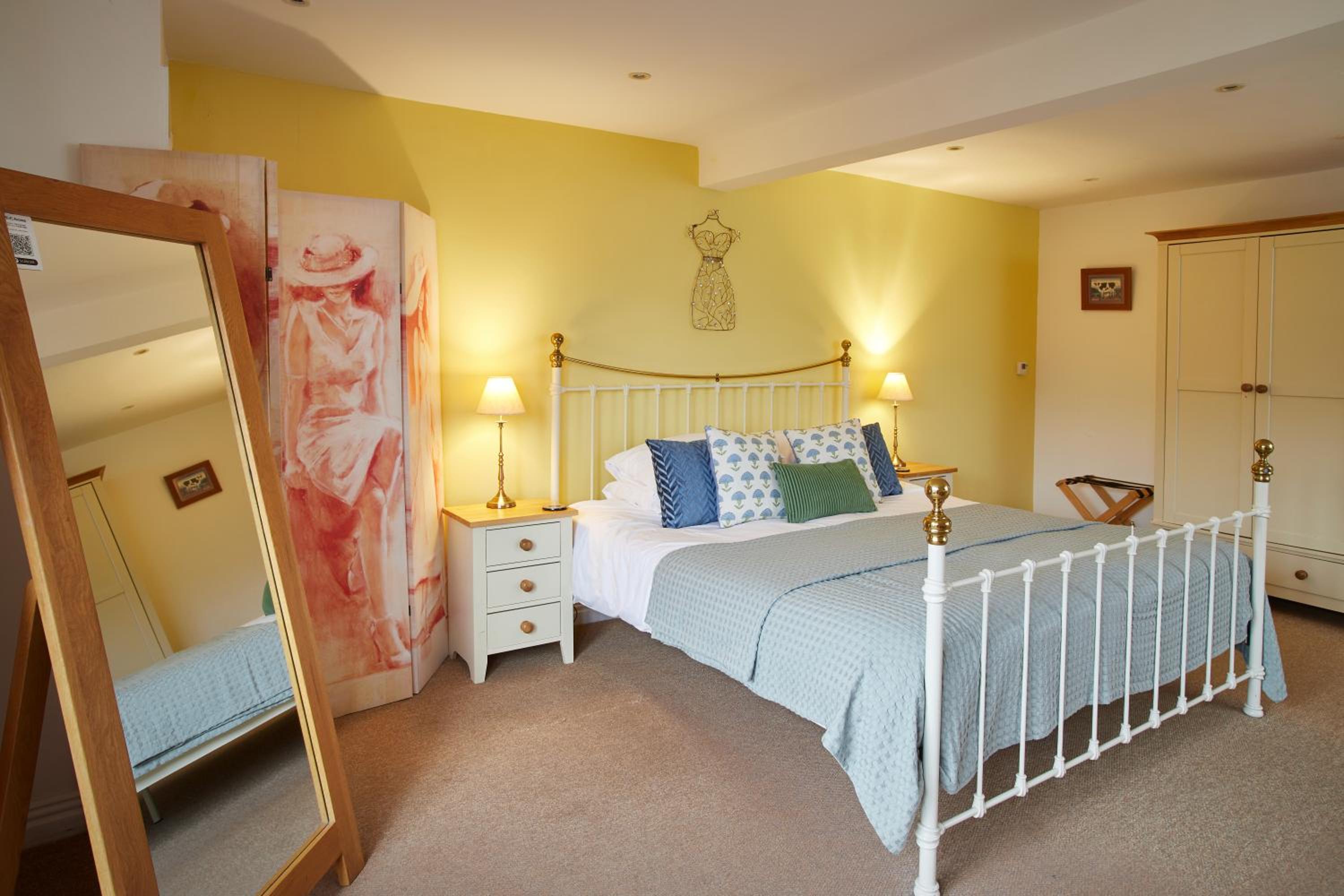 Superior King Room - Photo 10