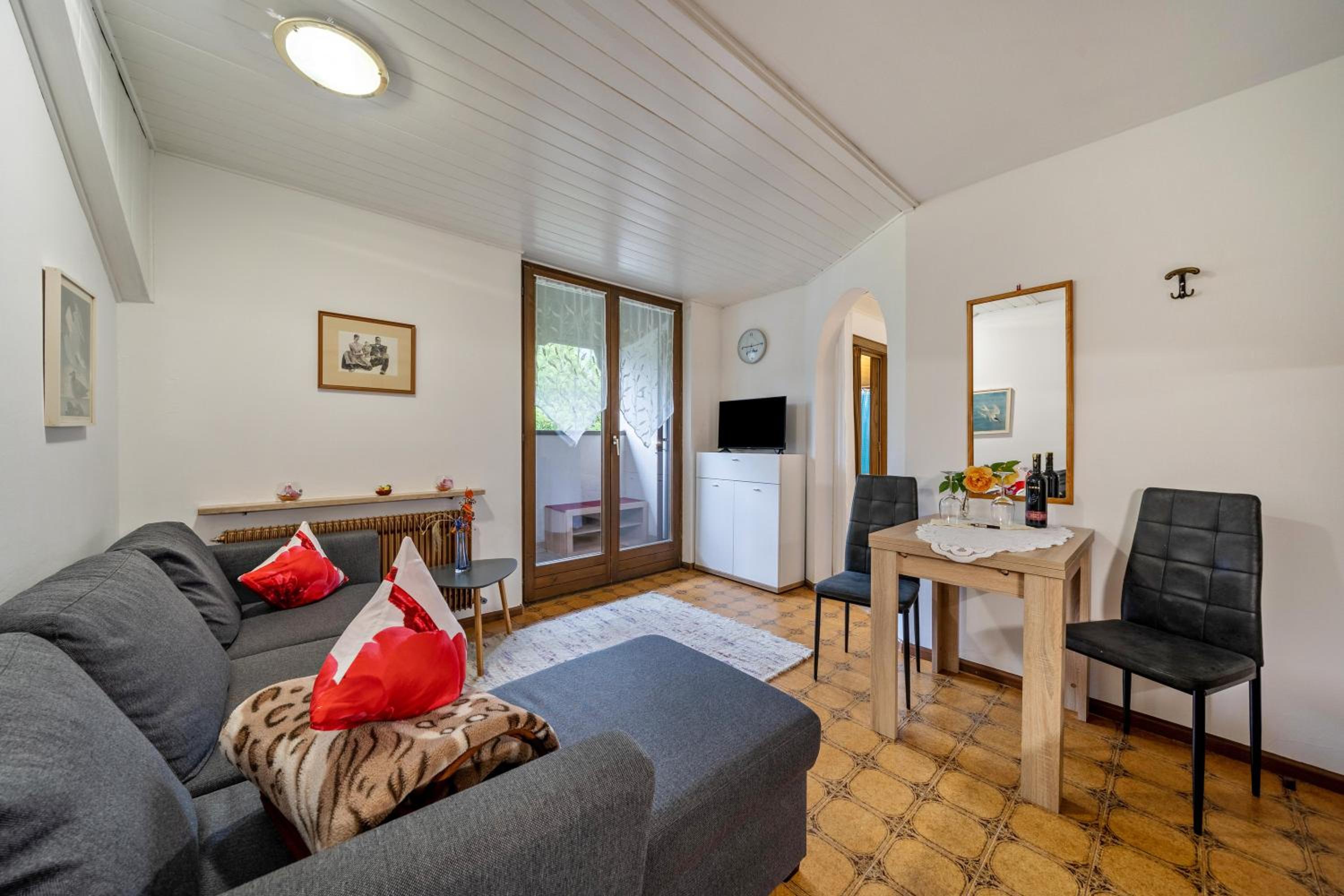 Two-Bedroom Deluxe Apartment with Garden View