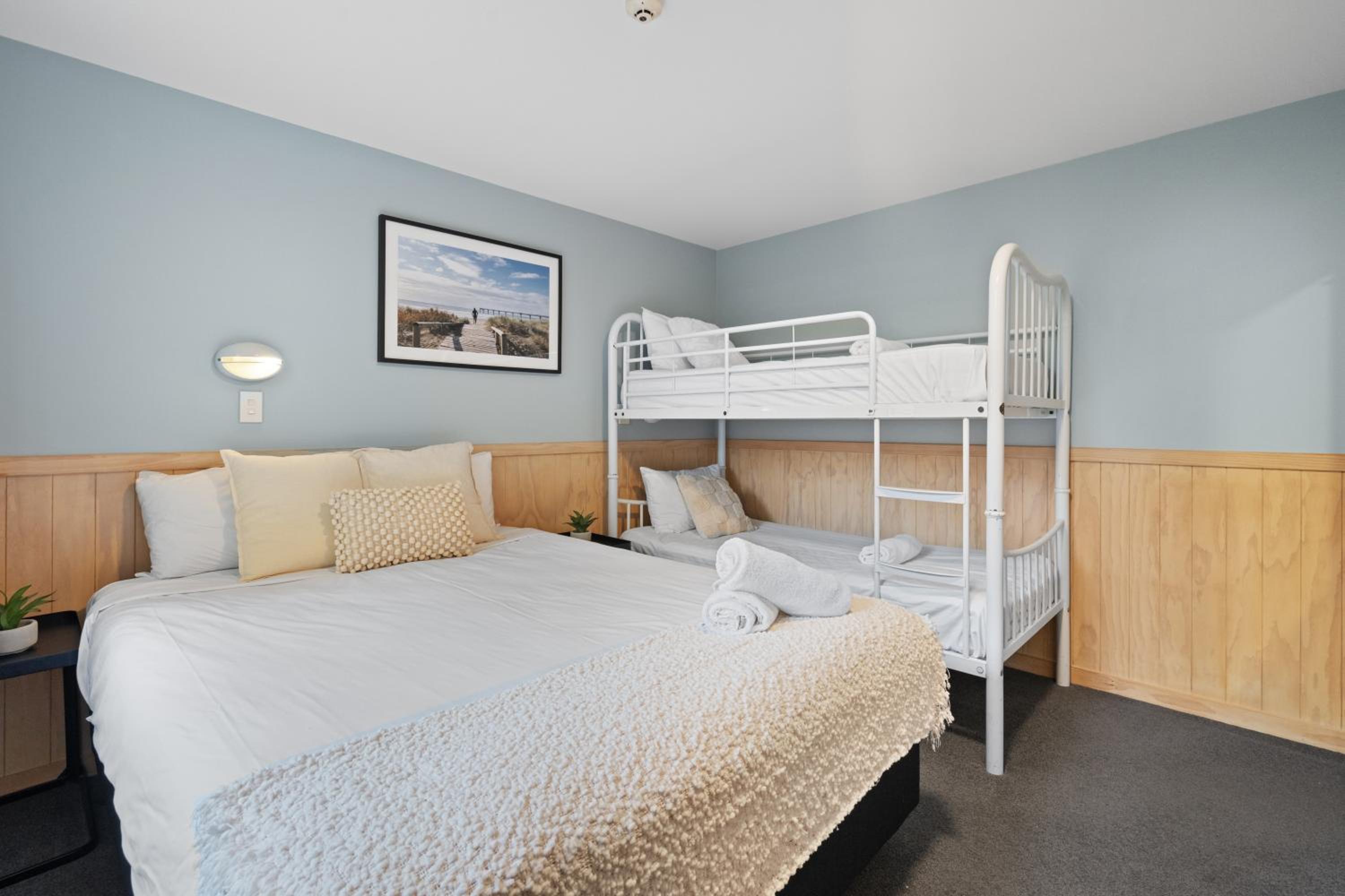 Motel Room - 2 Bedroom (8) - Photo 1