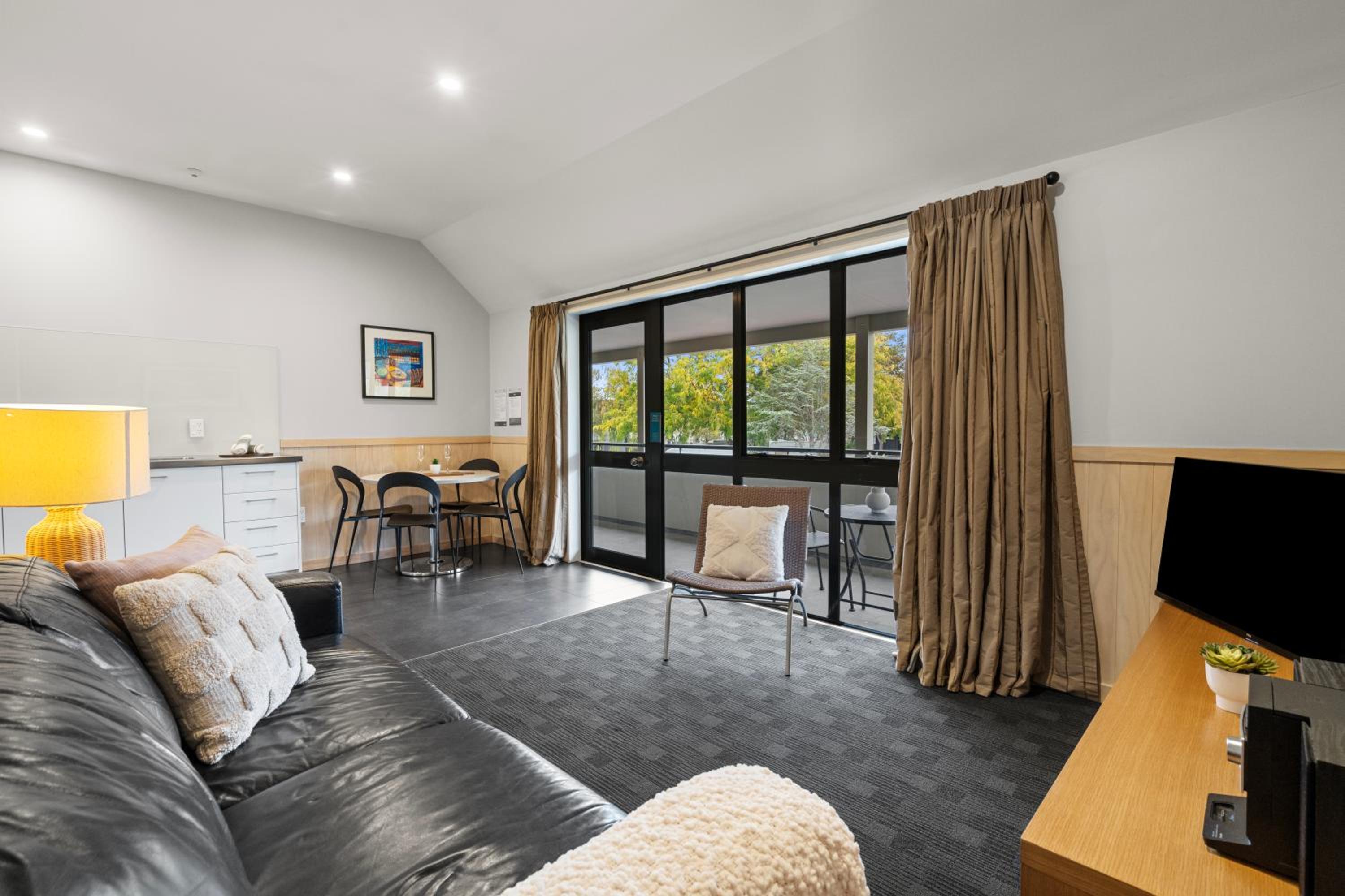 Motel Room - 1 Bedroom (3) - Photo 8