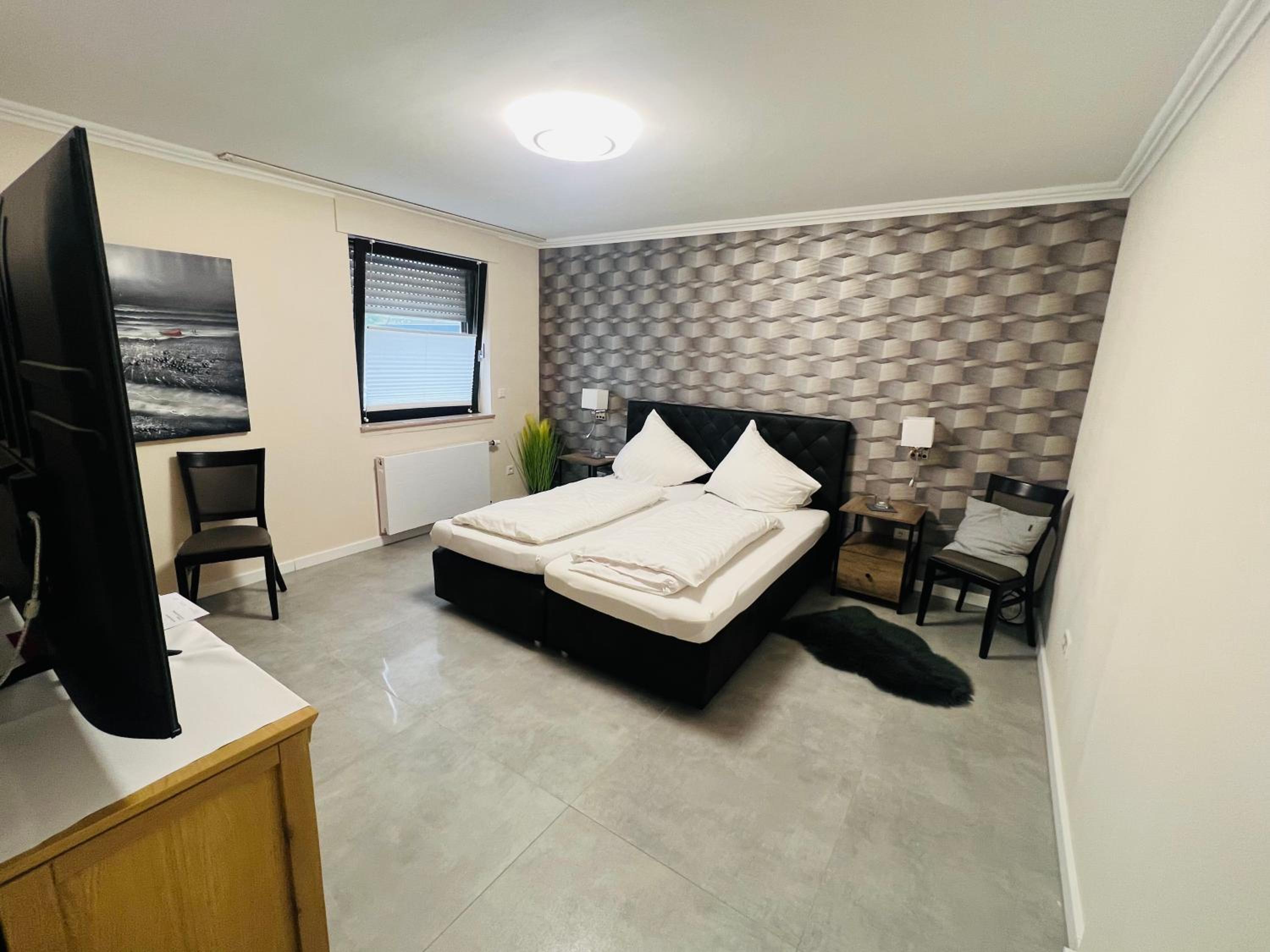Double Room with Private Bathroom - Photo 13