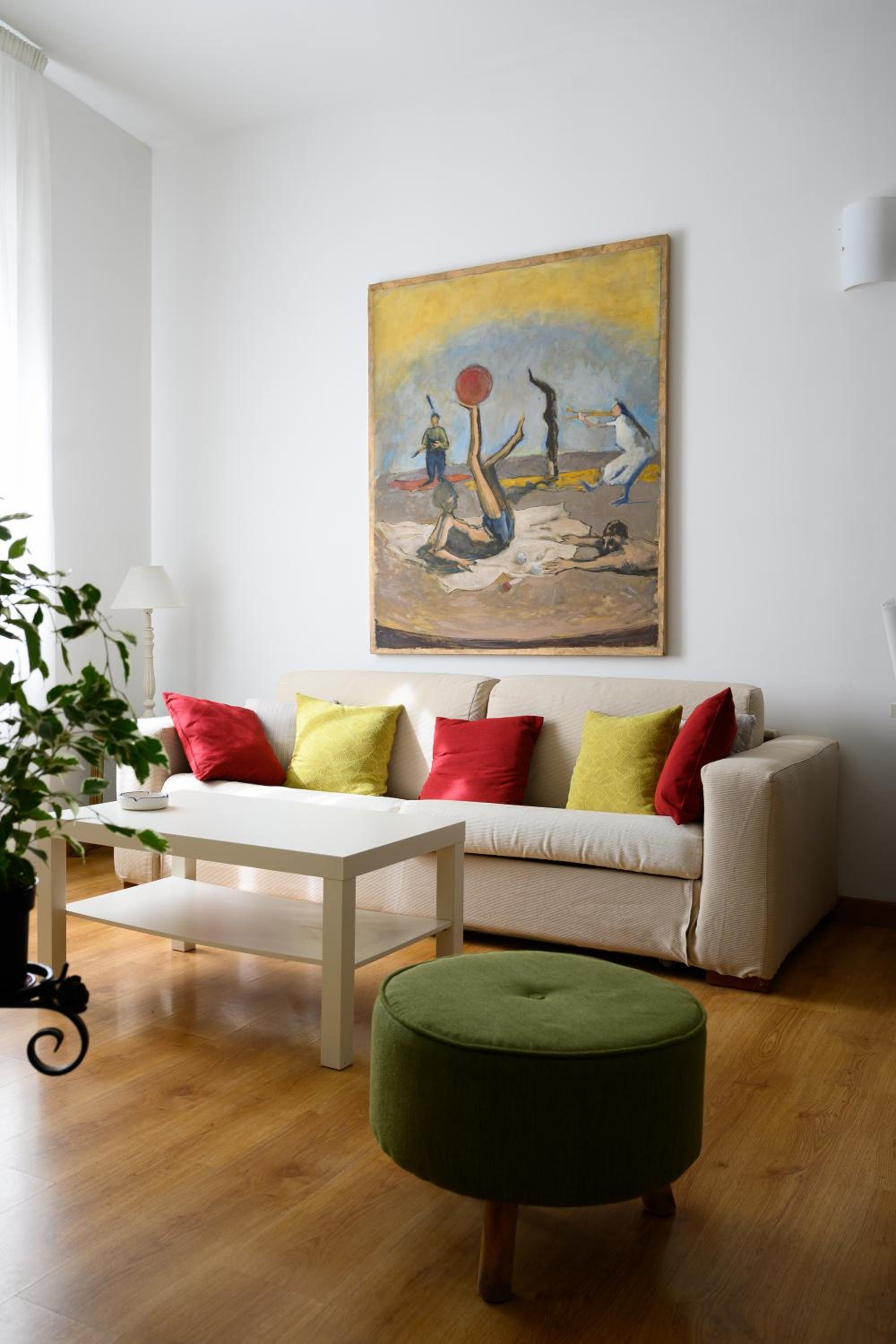 One-Bedroom Apartment photo 1