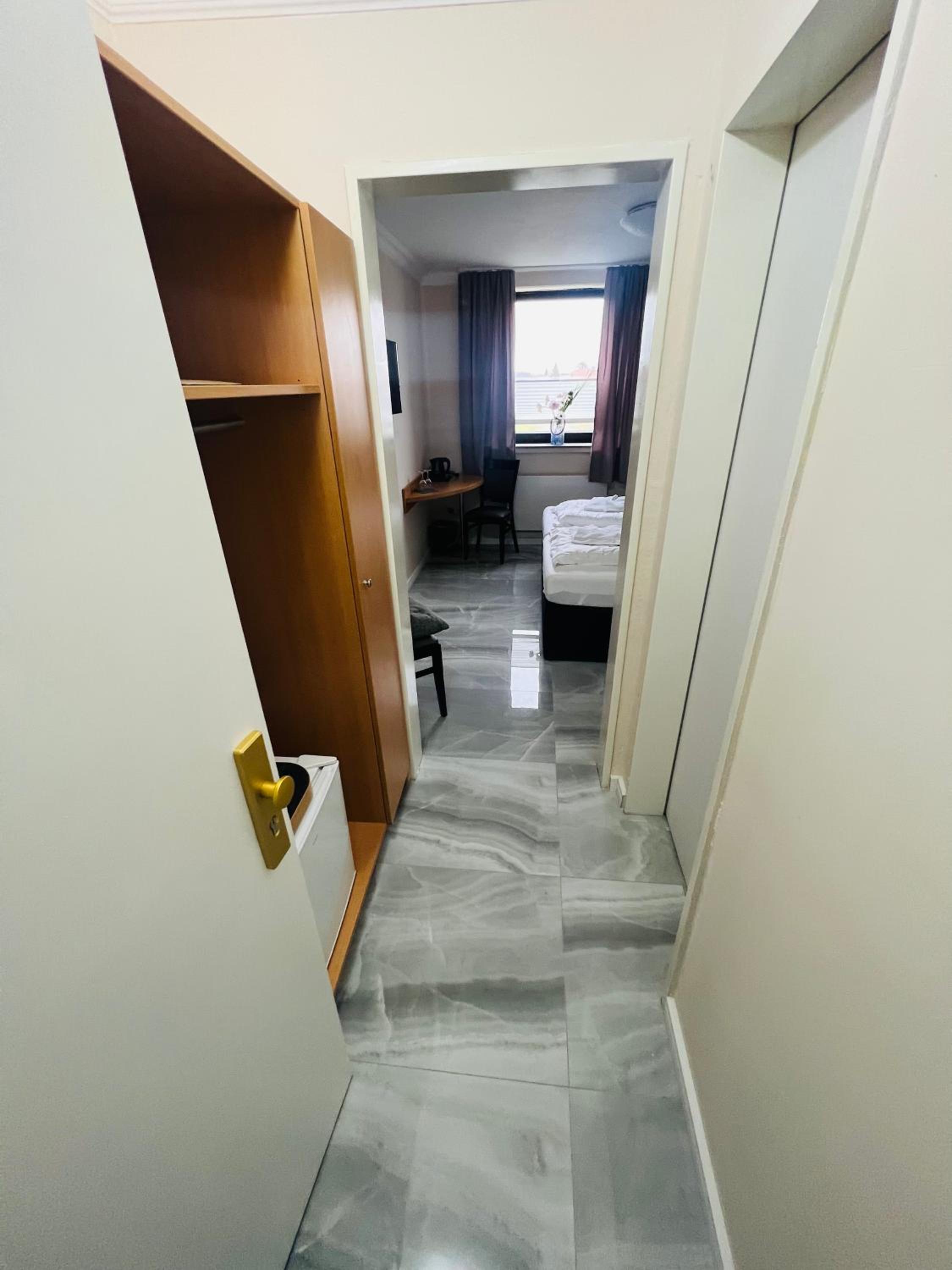 Double Room with Private Bathroom - Photo 3