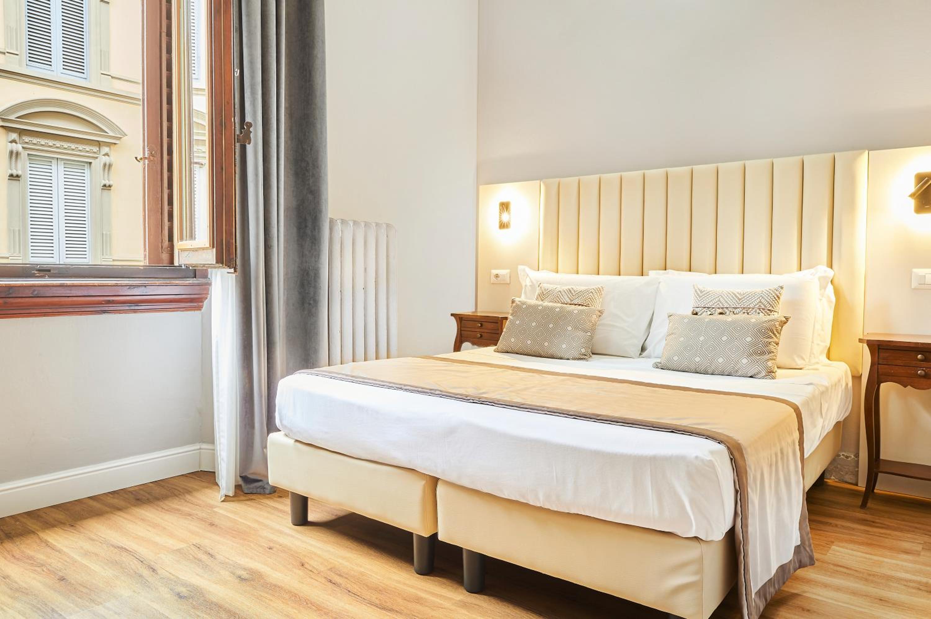 Standard Double or Twin Room - Photo 7