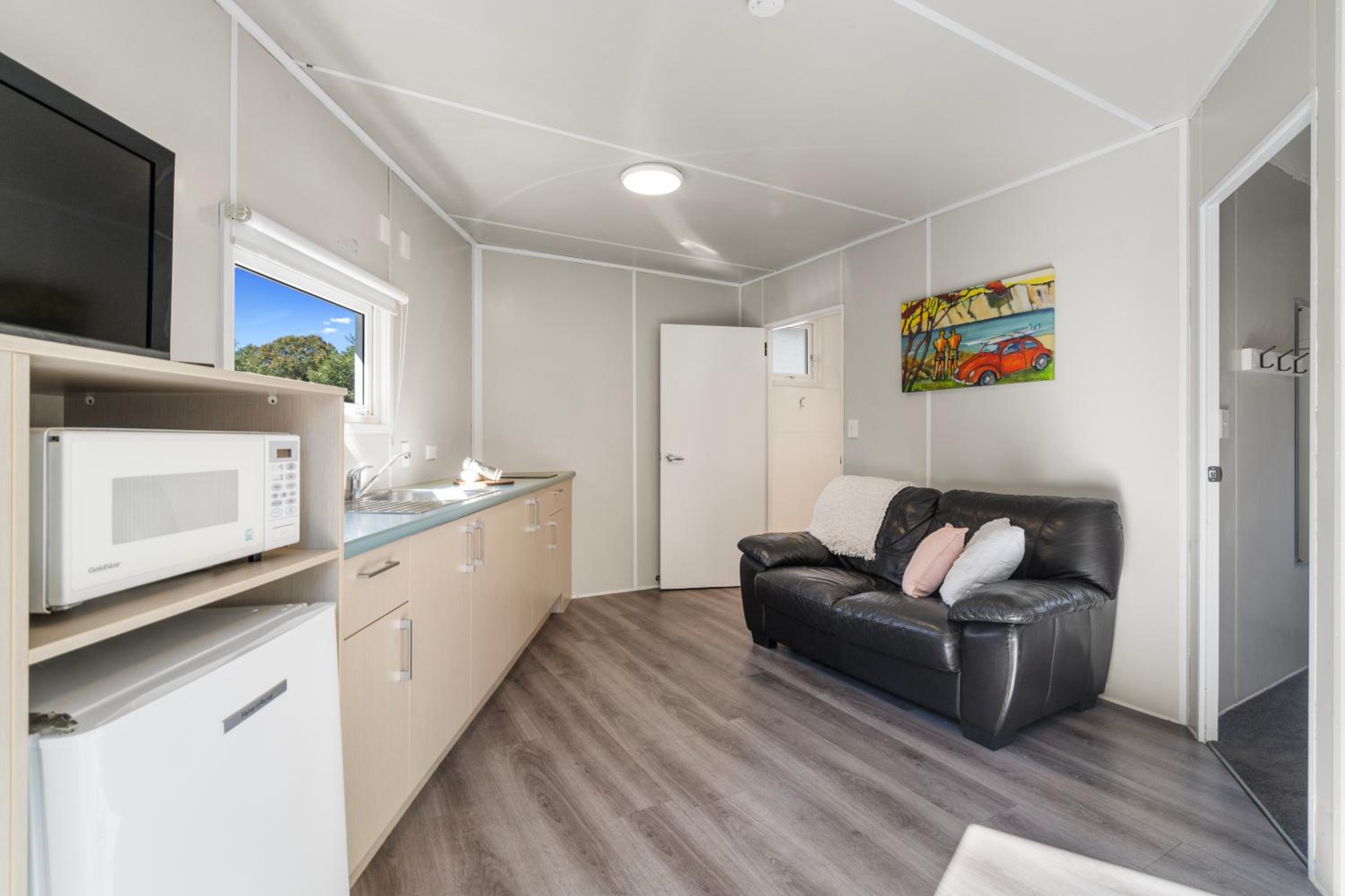 Kozy Kiwi - Accessible (1BR) - Photo 1