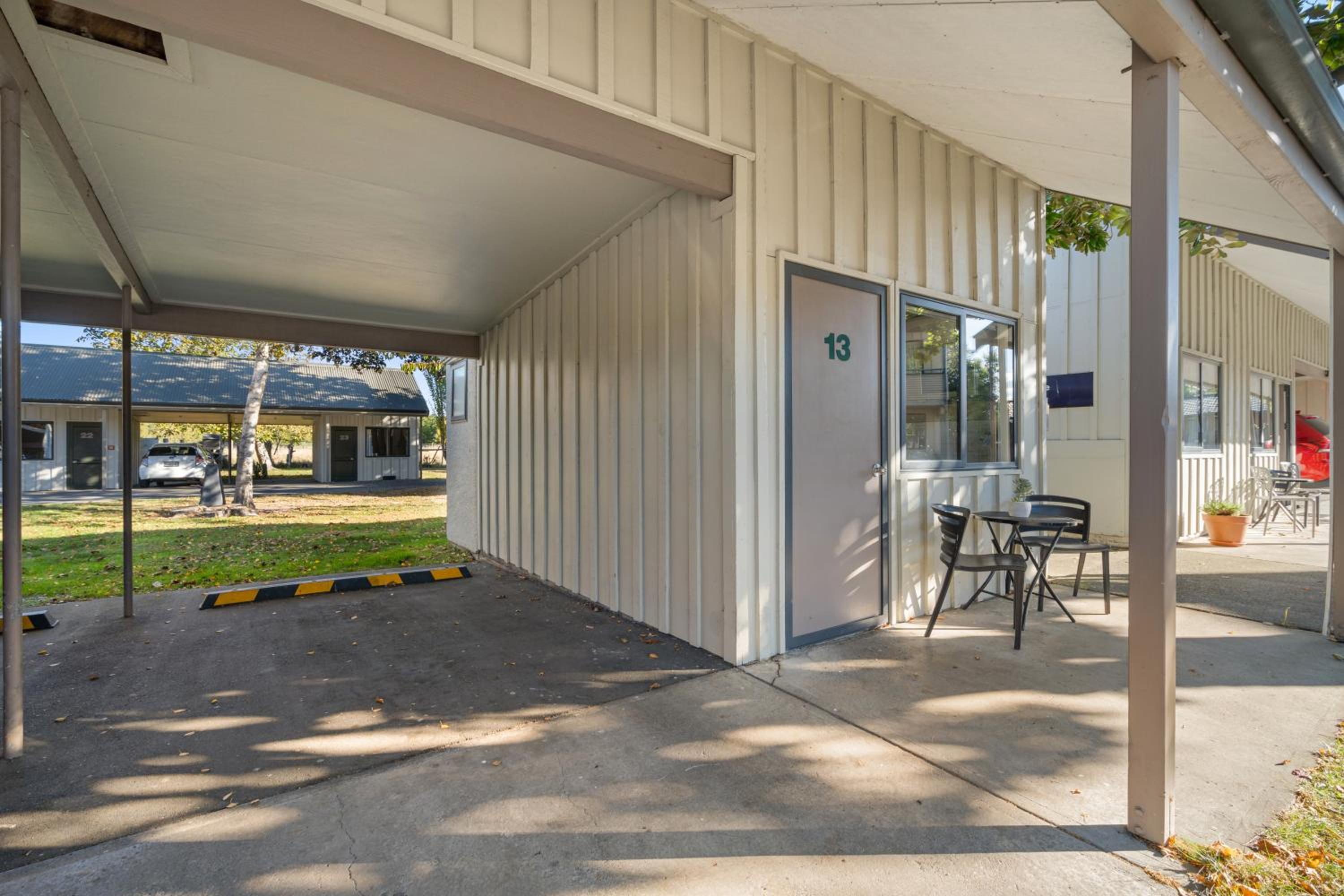 Self Contained Studio - Photo 8