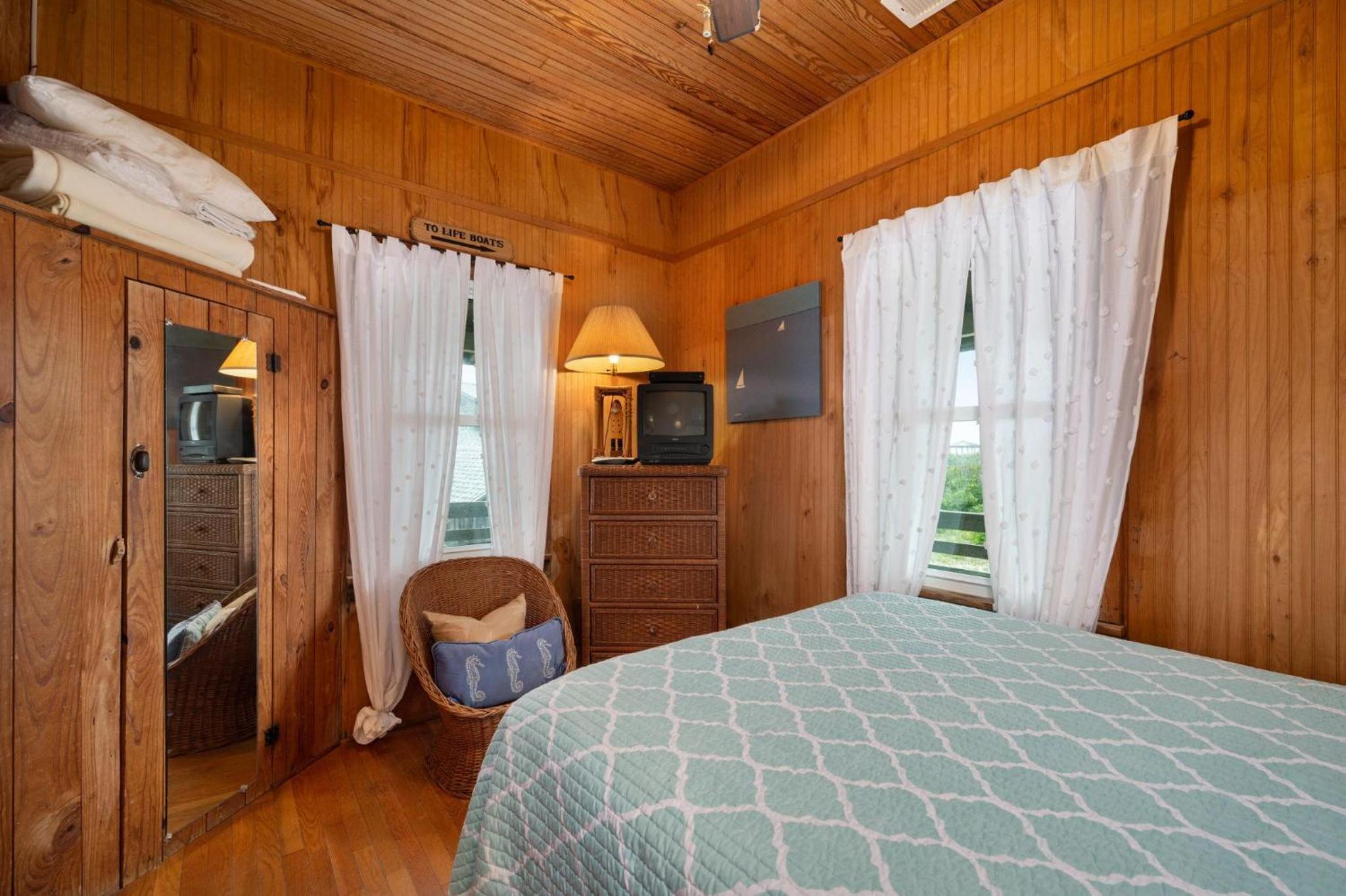 Three-Bedroom House photo 3