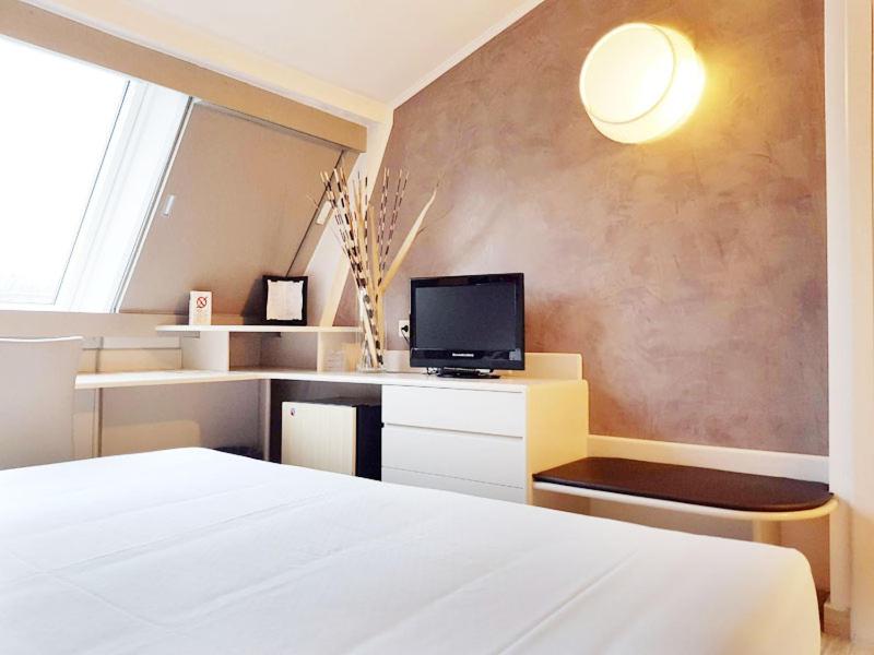 Budget Double or Twin Room - Photo 6