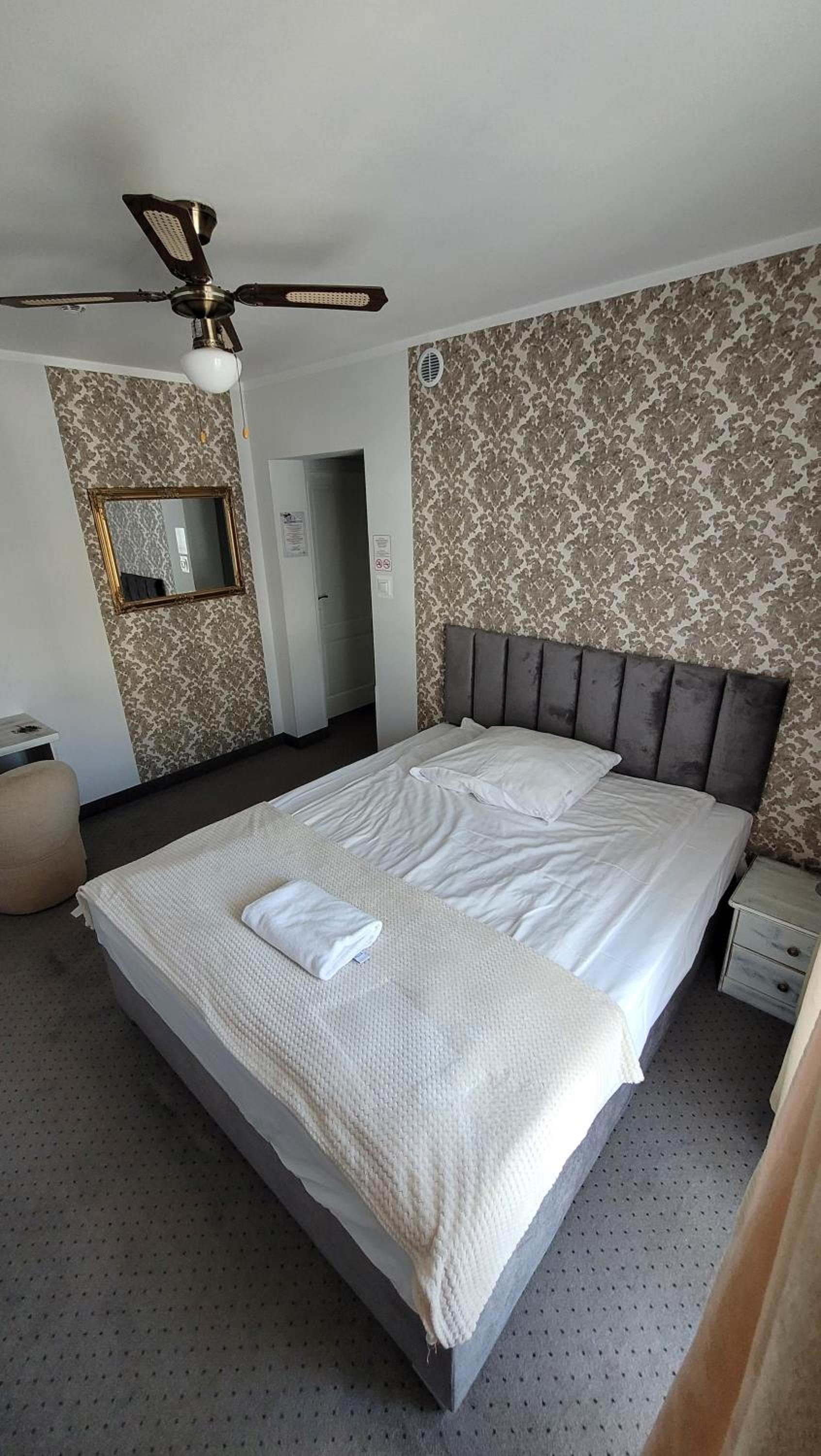 Budget Double Room photo 2