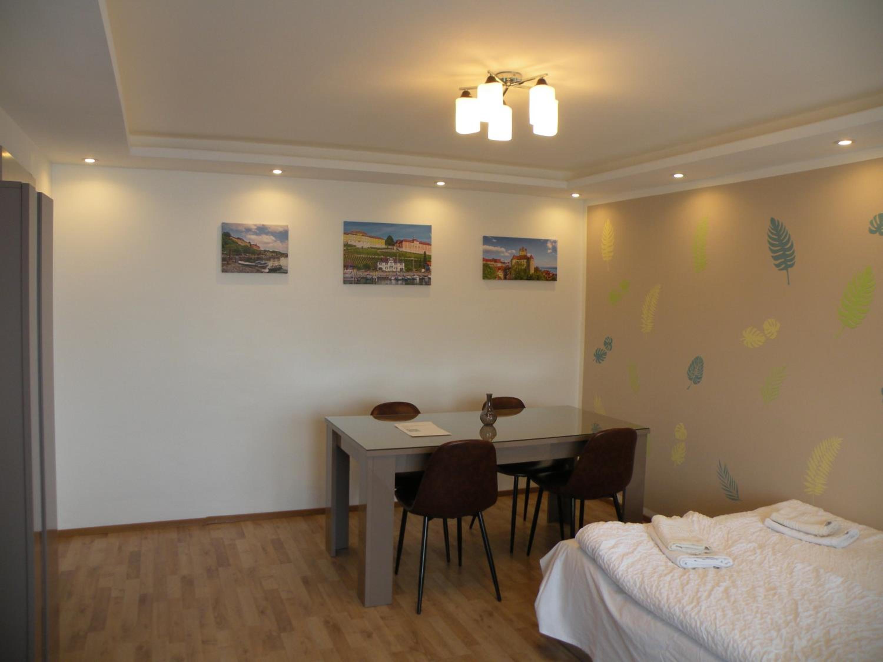 One-Bedroom Apartment - Photo 1