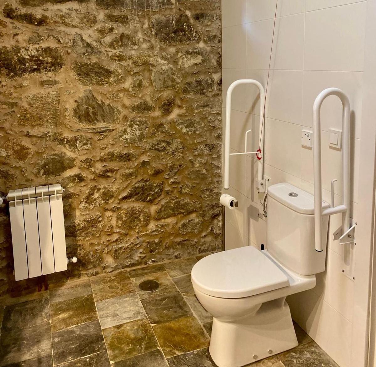 Queen Room - Disability Access photo 2