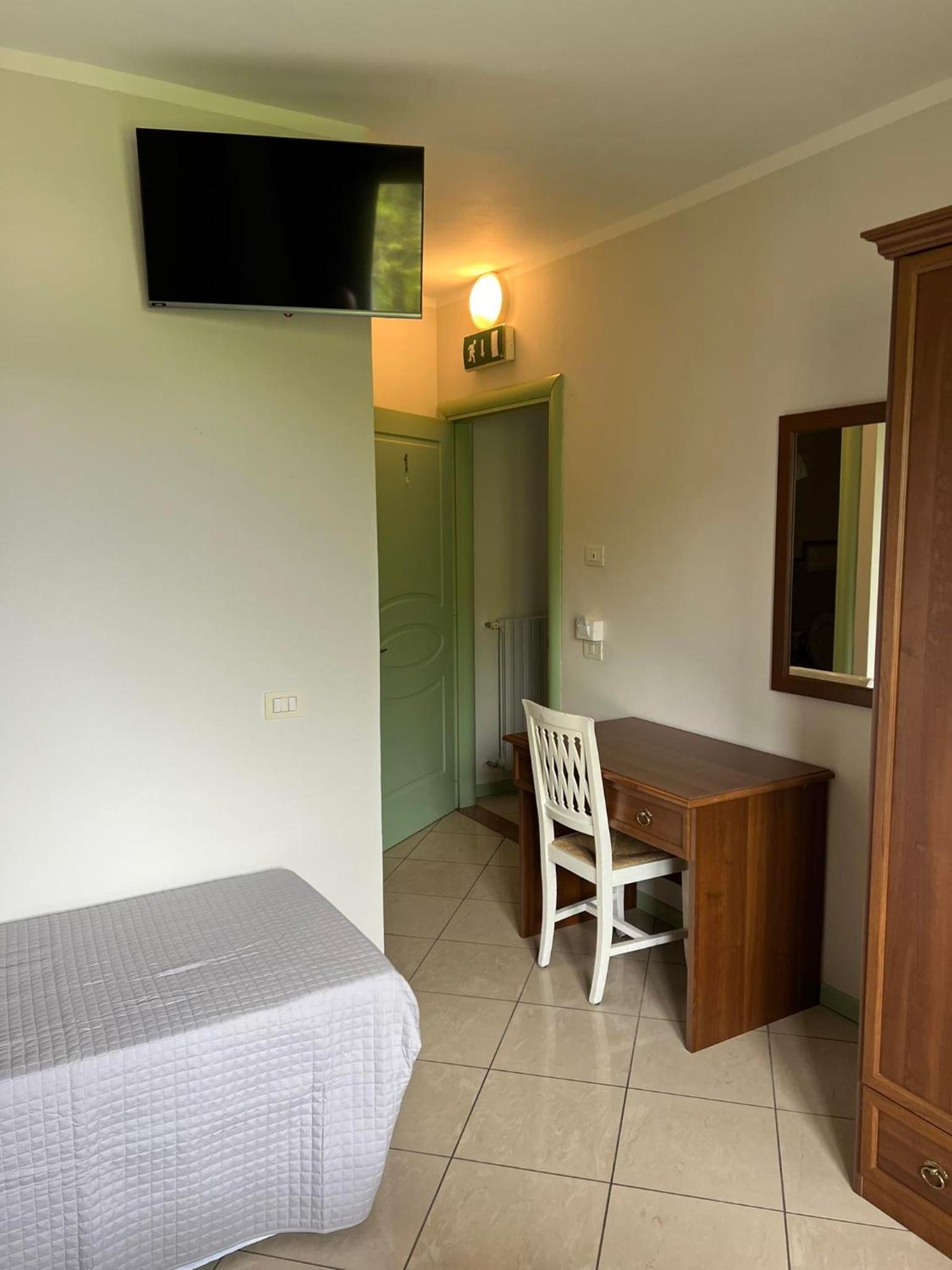 Double or Twin Room with Private Bathroom photo 1