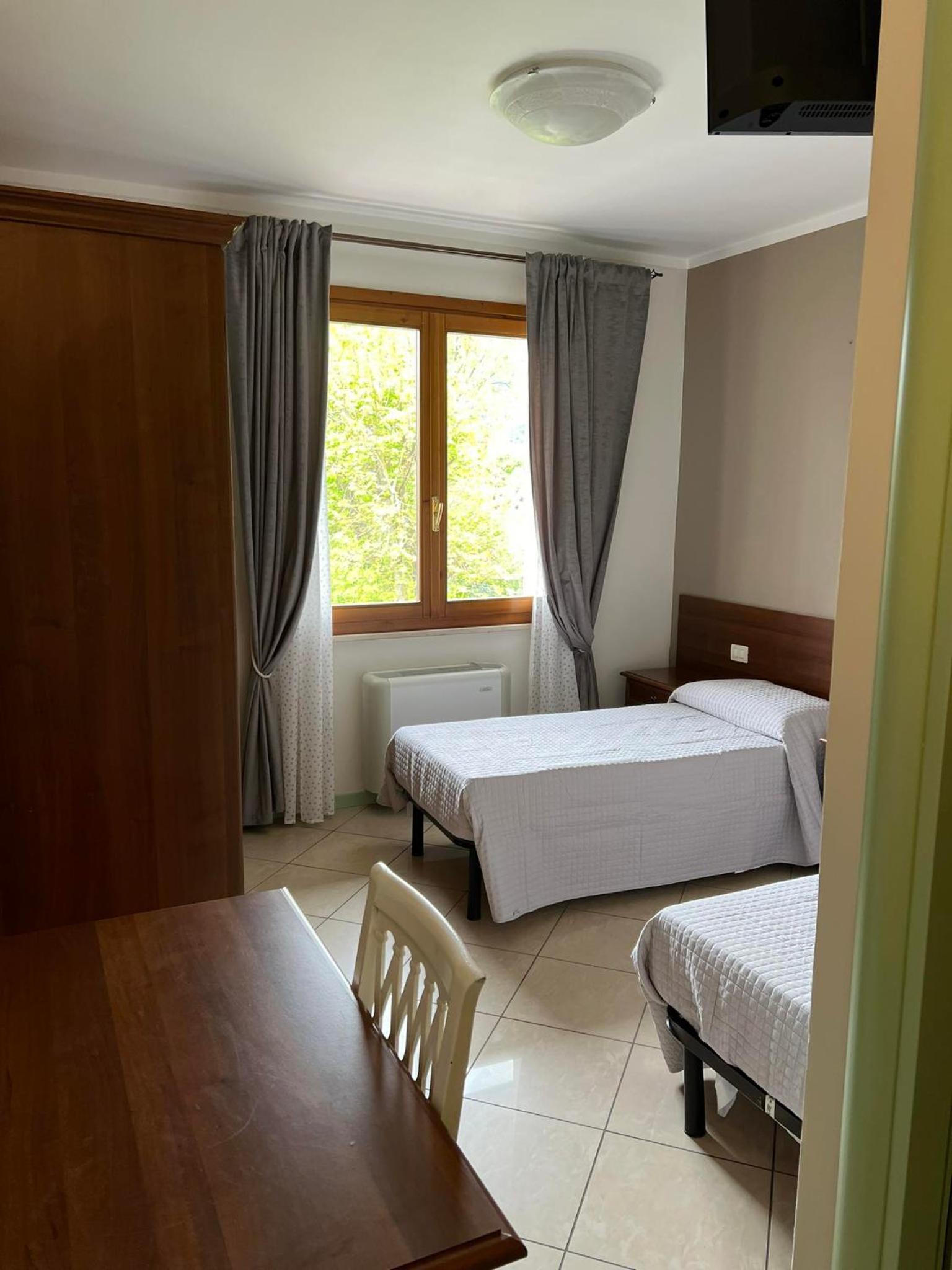 Double or Twin Room with Private Bathroom photo 2