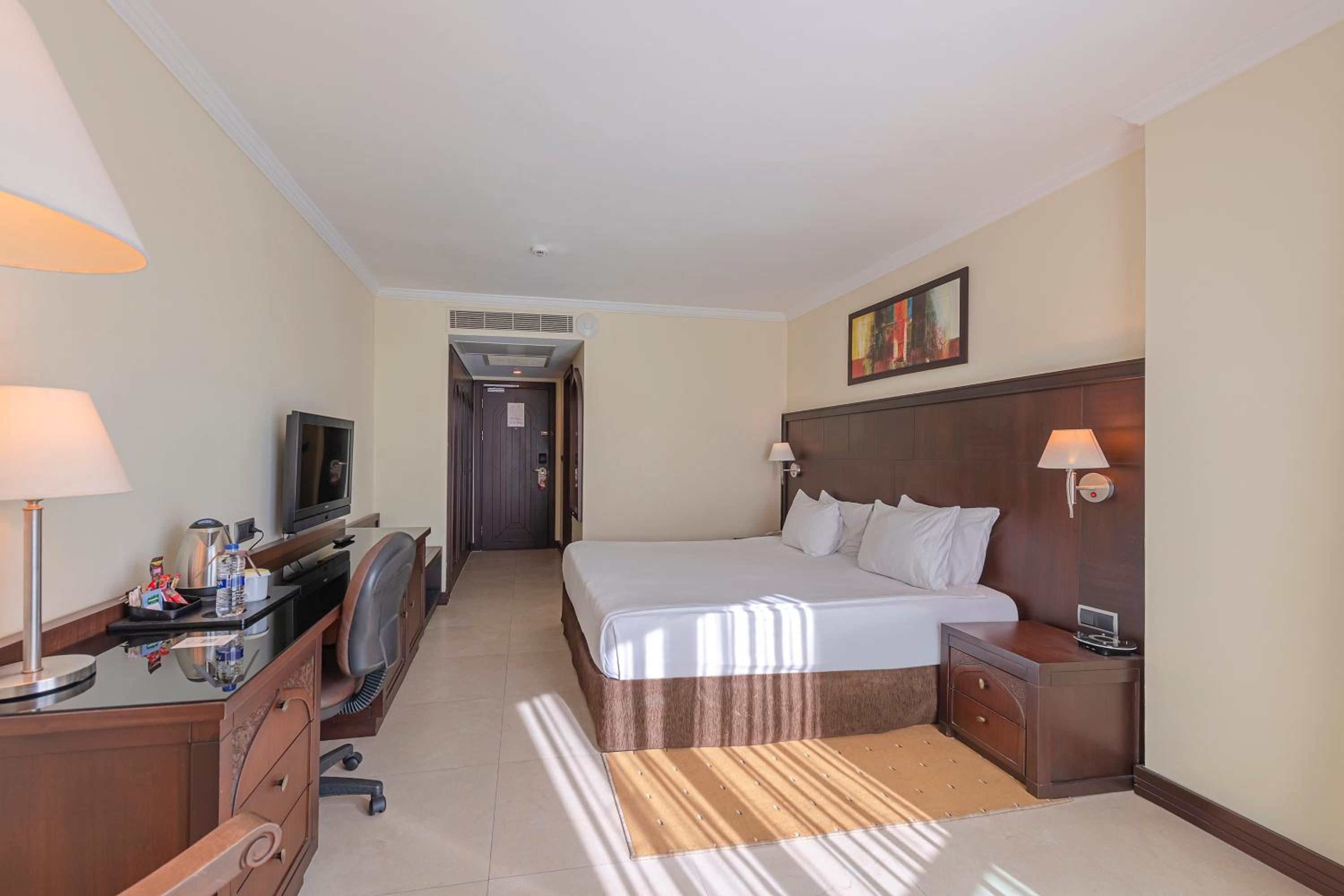 1 King Bed Standard Smoking Side Sea View