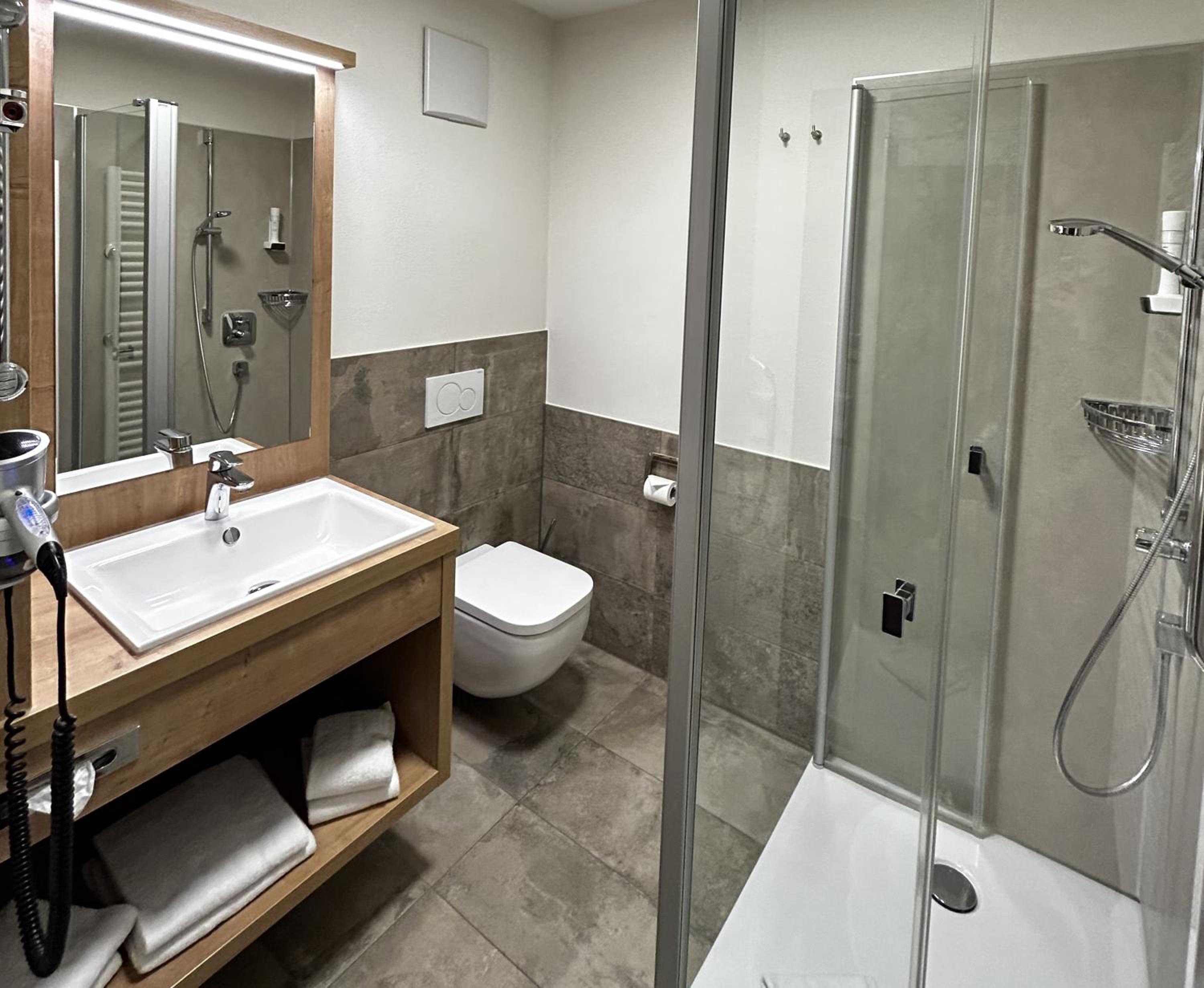 Double Room with Balcony - Photo 4