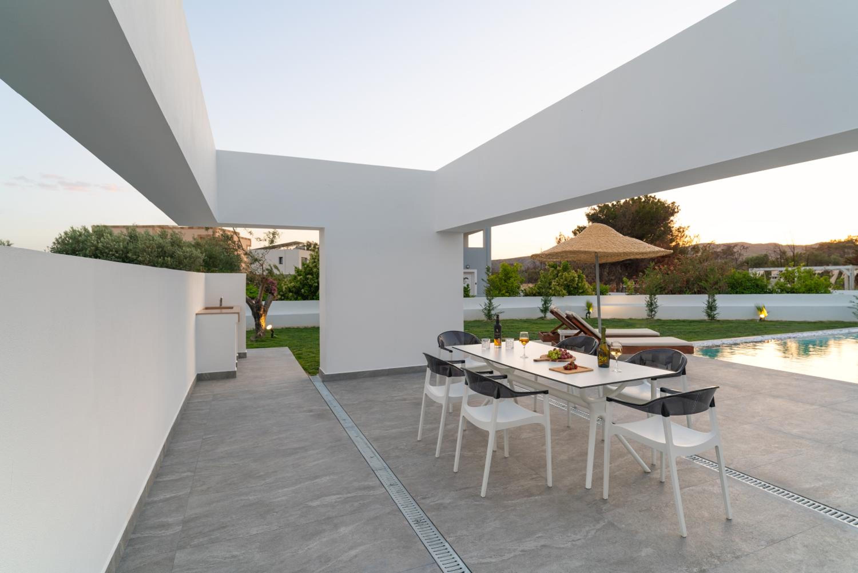 Villa photo 3