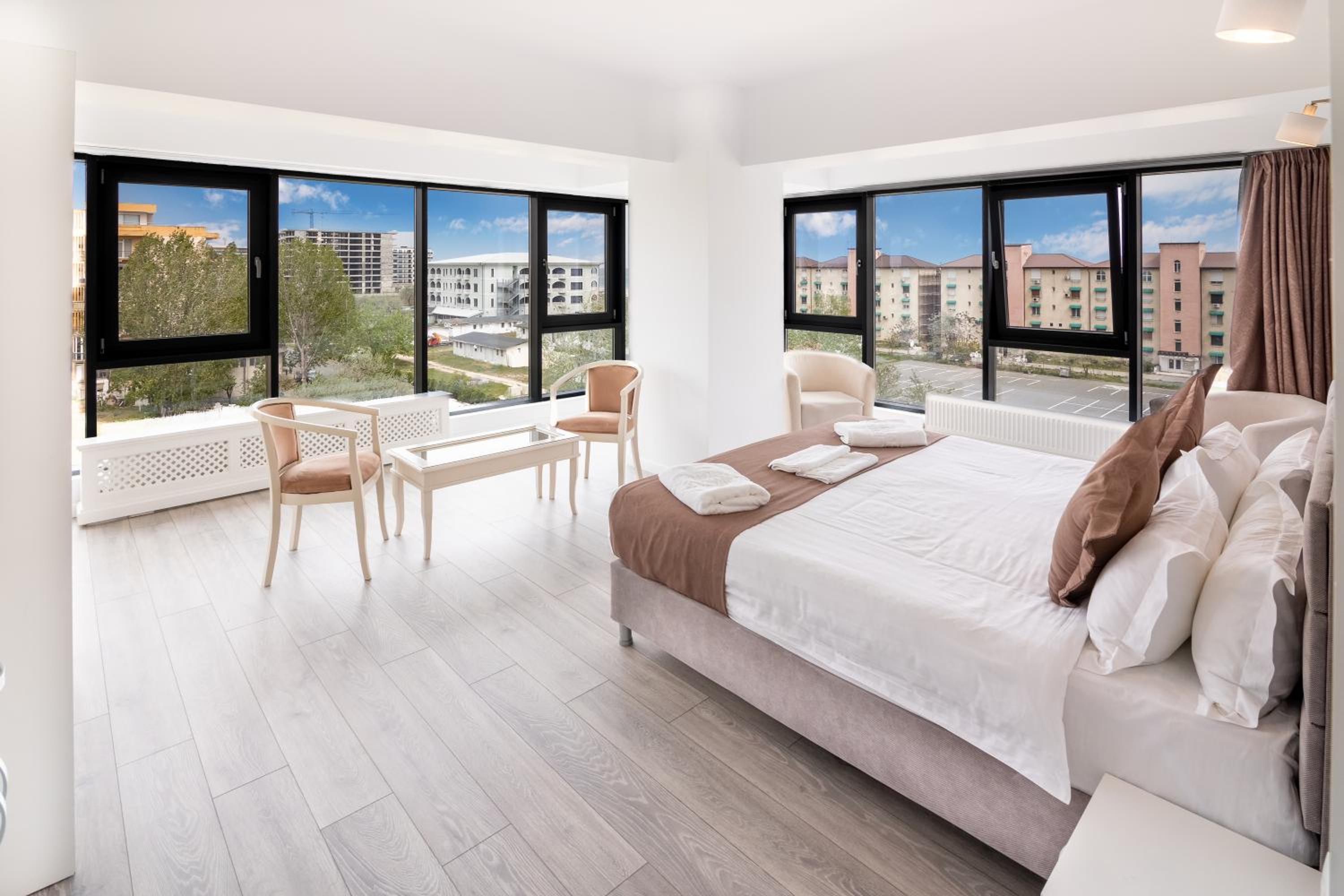 Senior Suite with Balcony photo 1
