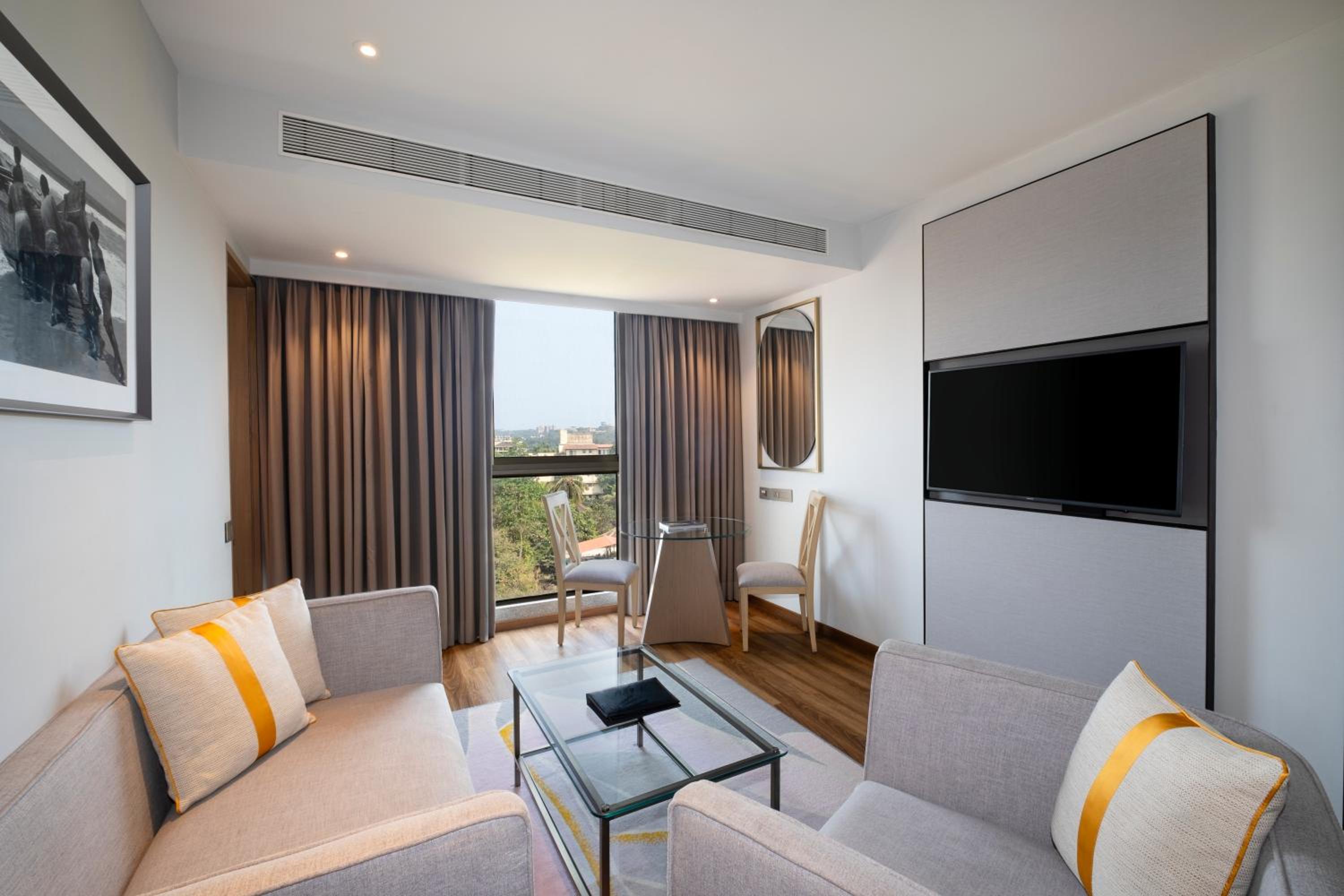 Deluxe Suite - Photo 3