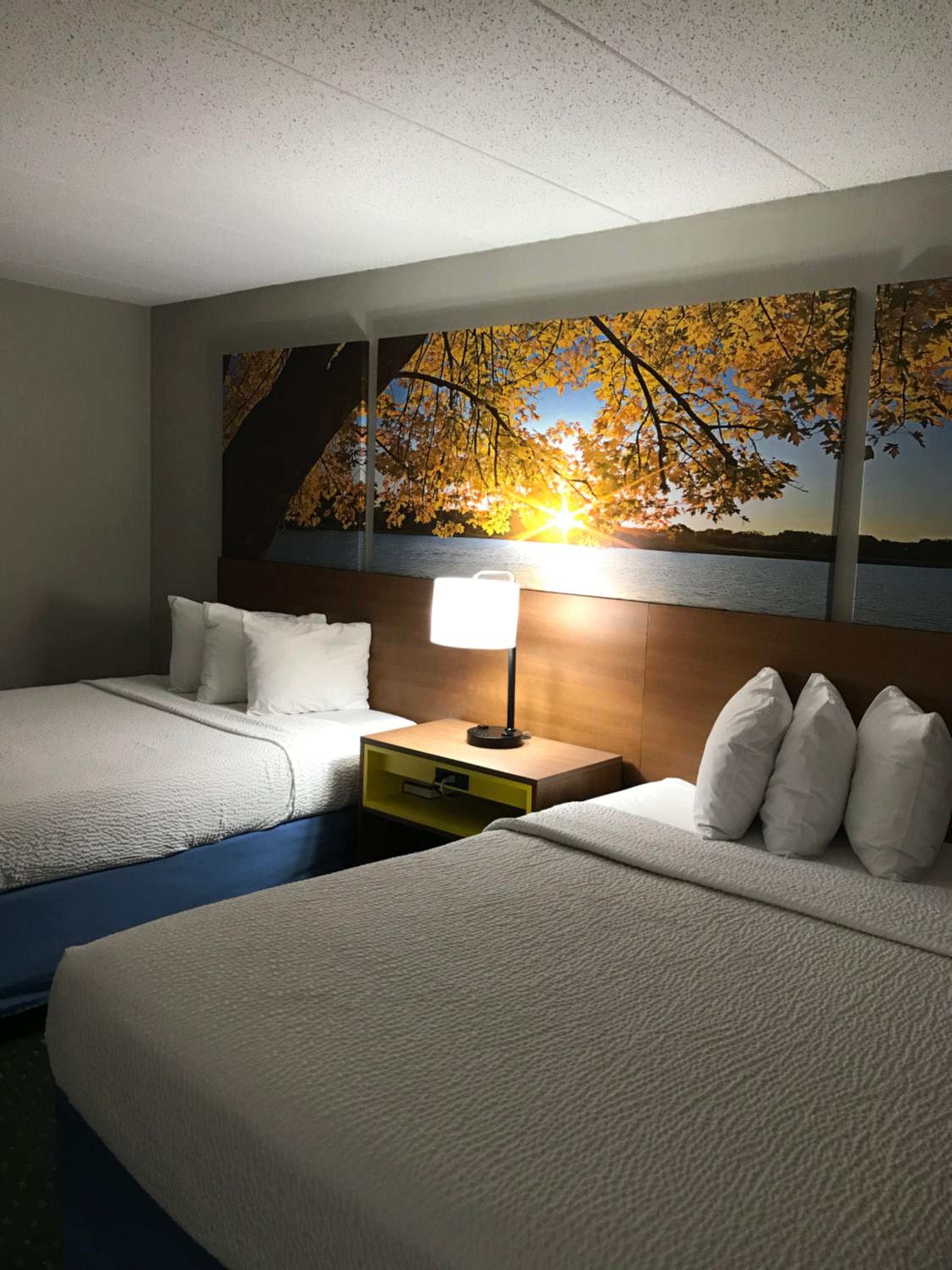 Queen Room with Two Queen Beds - Non-Smoking - Photo 1