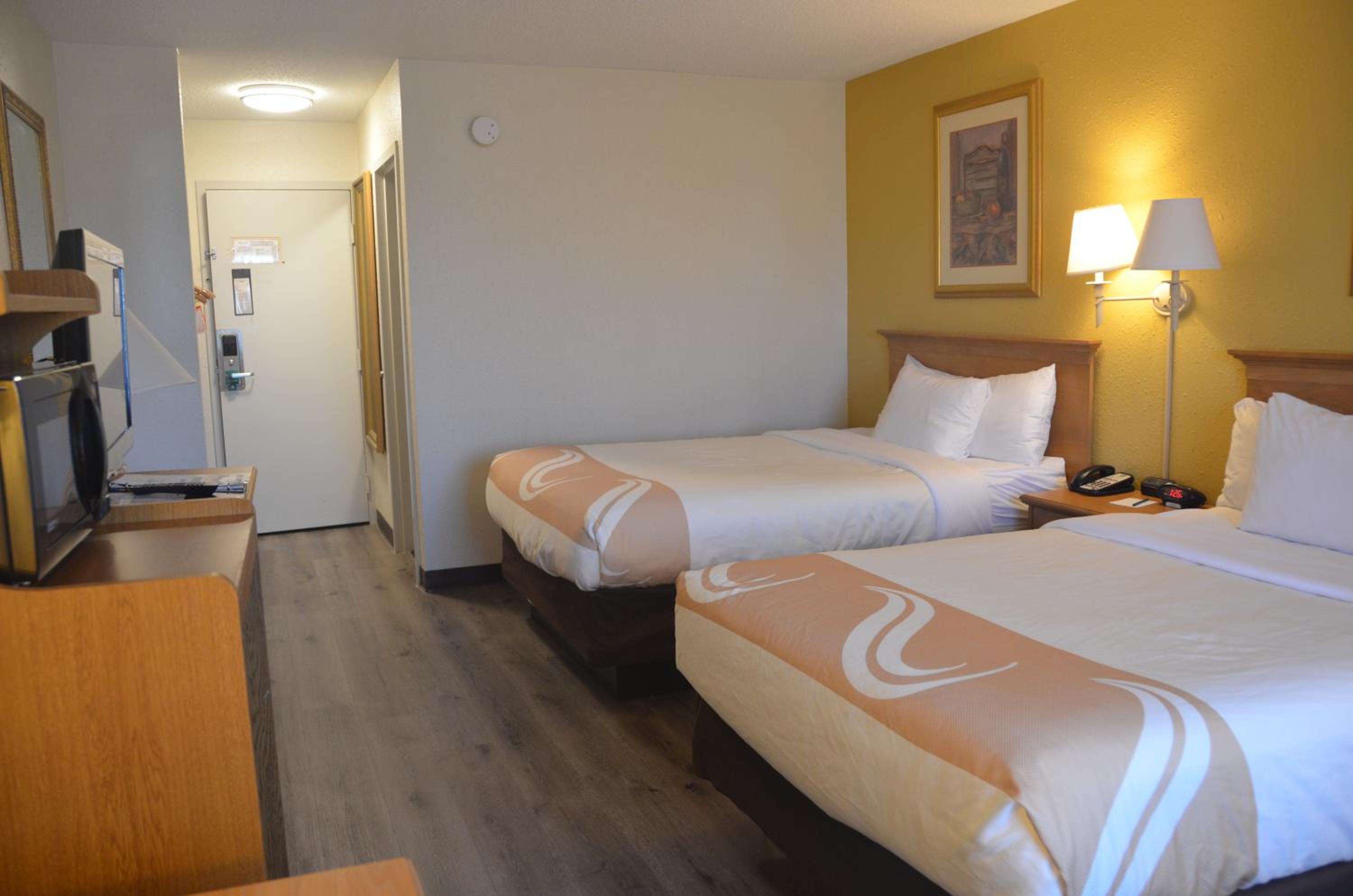 Room with Two Double Beds - Non-Smoking - Photo 4