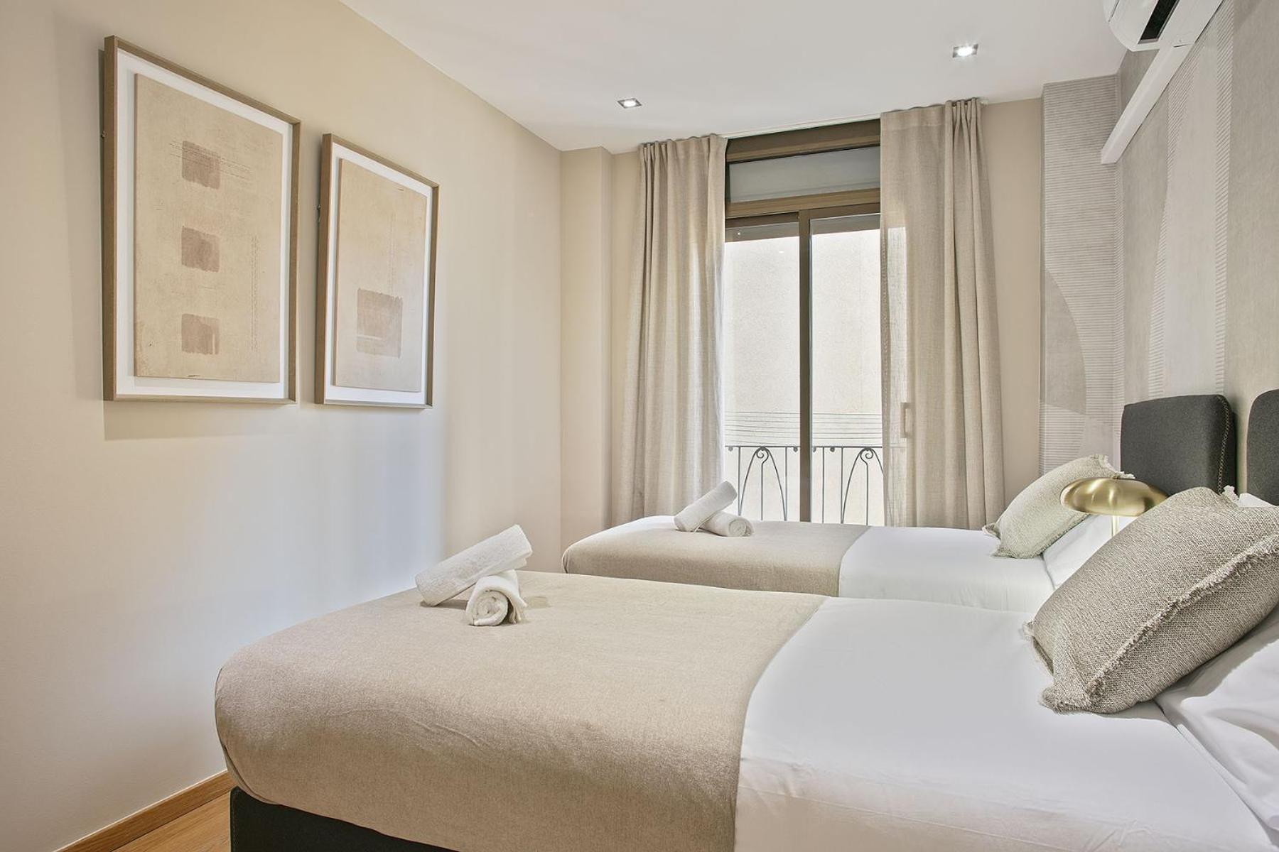 Two-Bedroom Apartment with City View photo 2